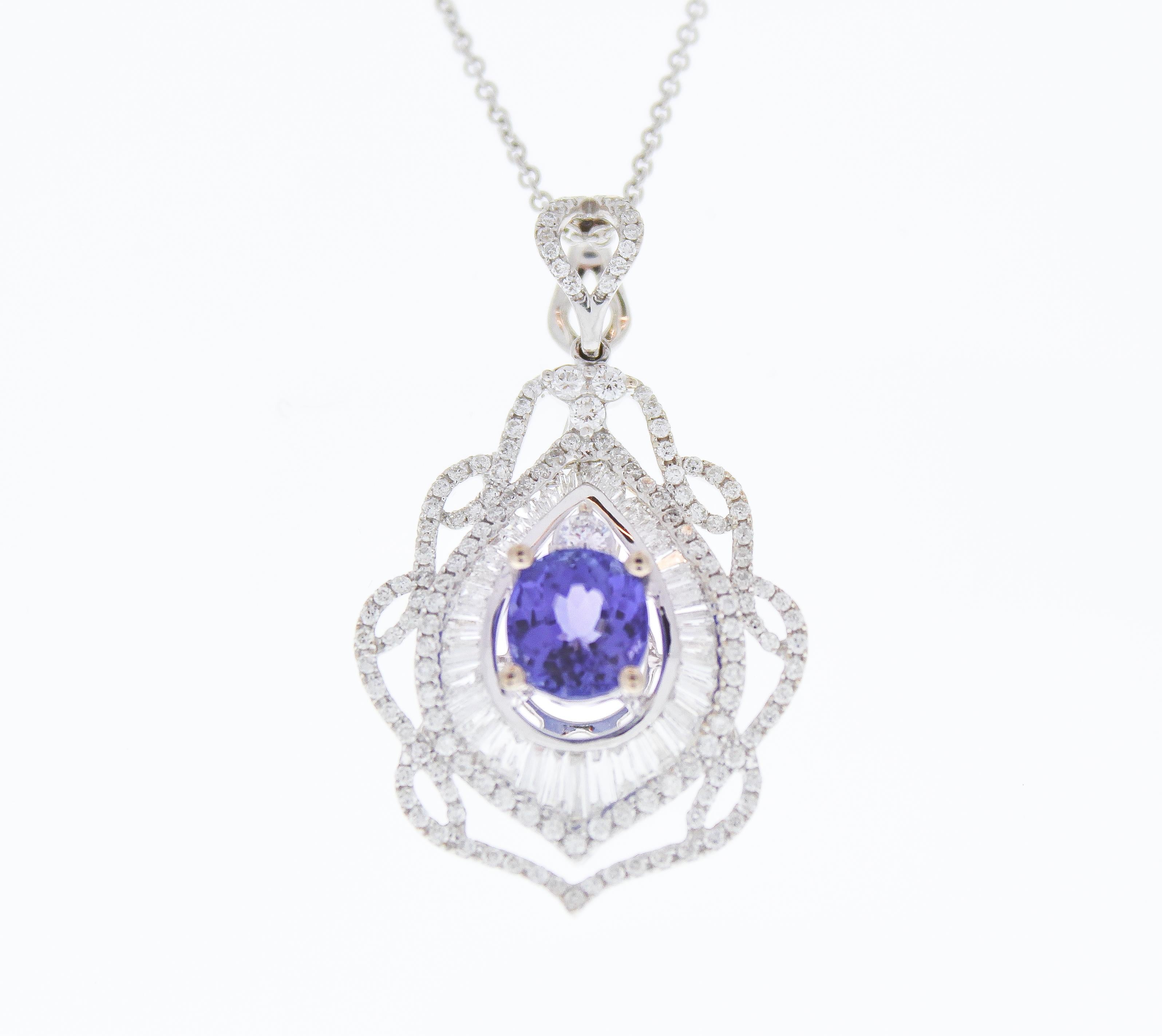 Contemporaneo Ciondolo con tanzanite e diamante da 1,85 carati in oro bianco 18 carati in vendita