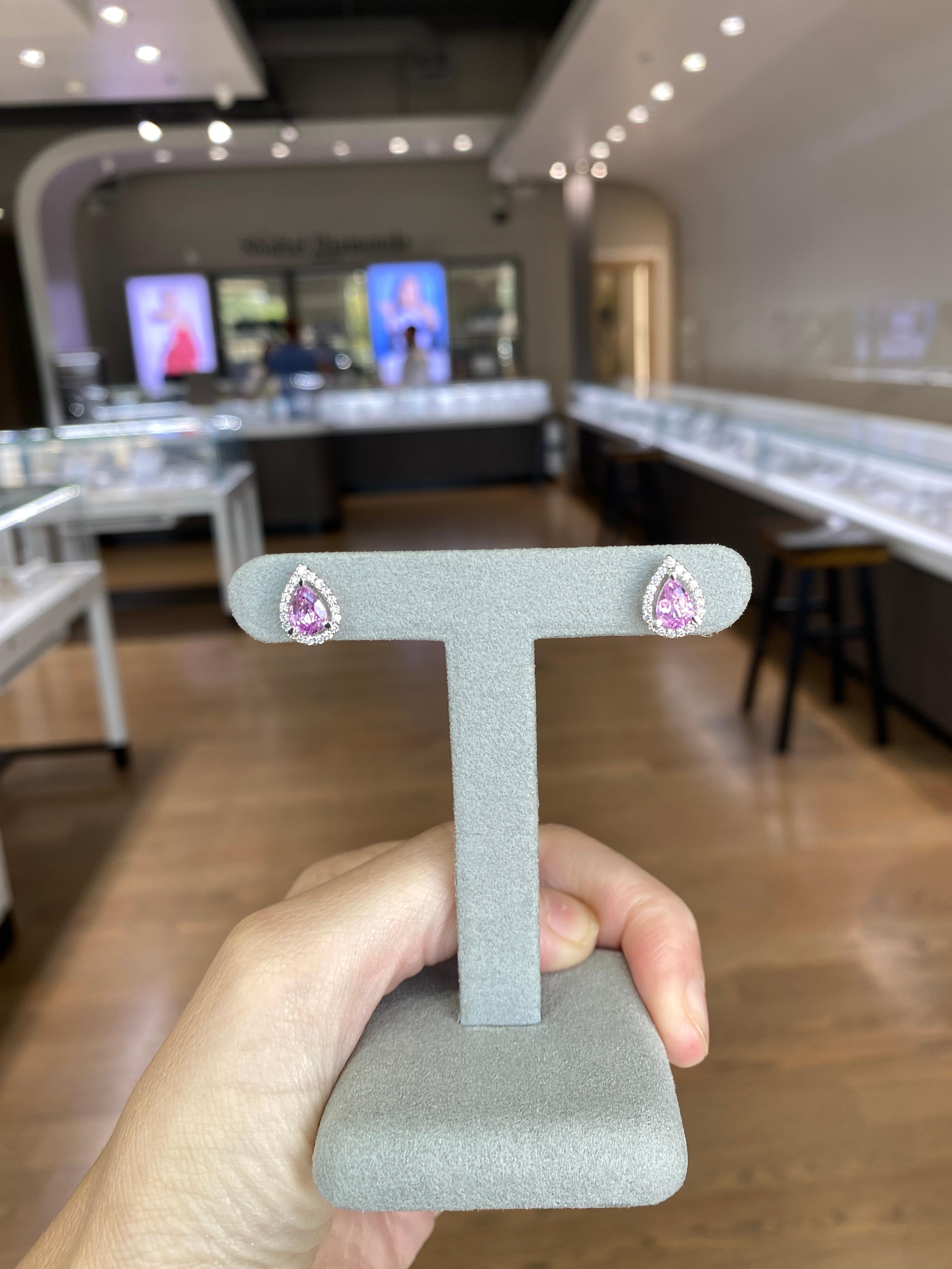 Pendientes de zafiro rosa y halo de diamantes en forma de pera de 1,85 quilates de peso total en venta 10