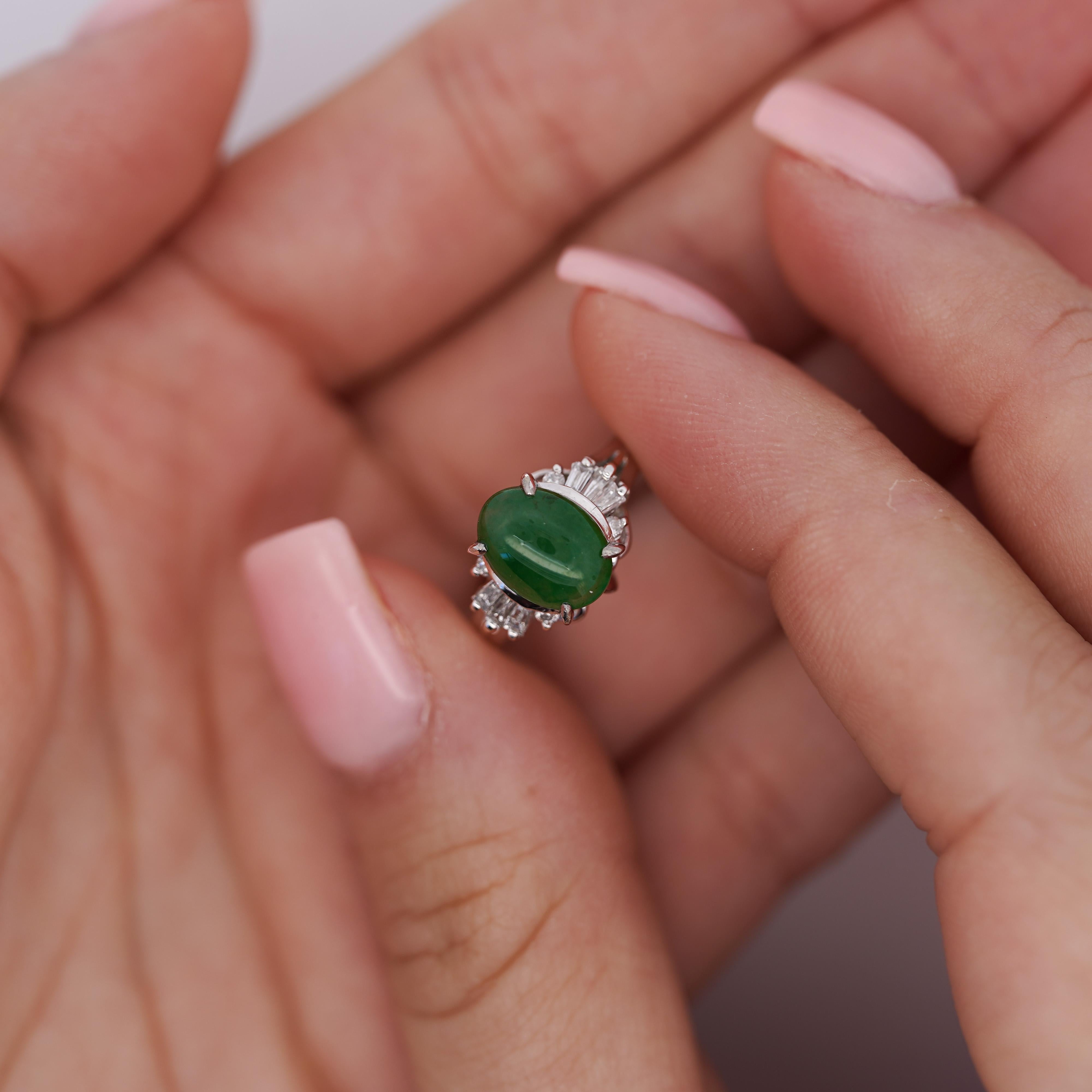 The perfect blend of luxurious design and fine craftsmanship. Adorned with a stunning 1.83 carat untreated green jade, certified by HK Jade & Stone Lab. Embracing this lush green precious stone is six tapered-cut natural diamonds and four round-cut