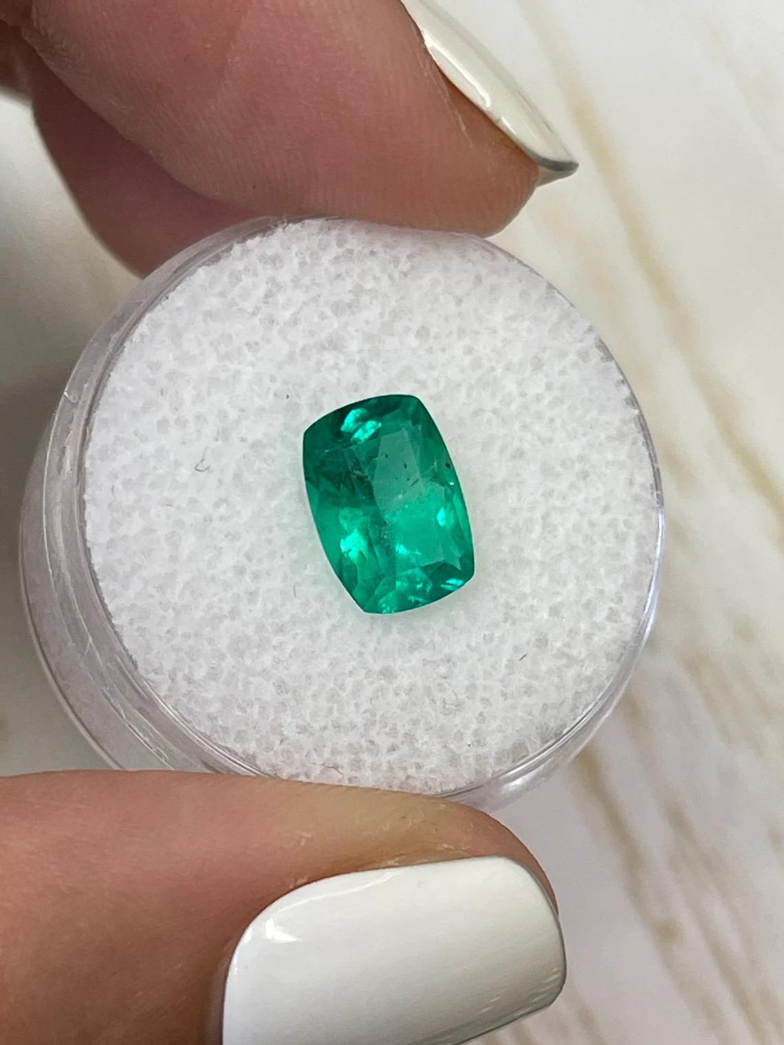 1,85 Karat Vivid Green Kolumbianischer Smaragd - Länglicher Kissenschliff Edelstein Damen im Angebot