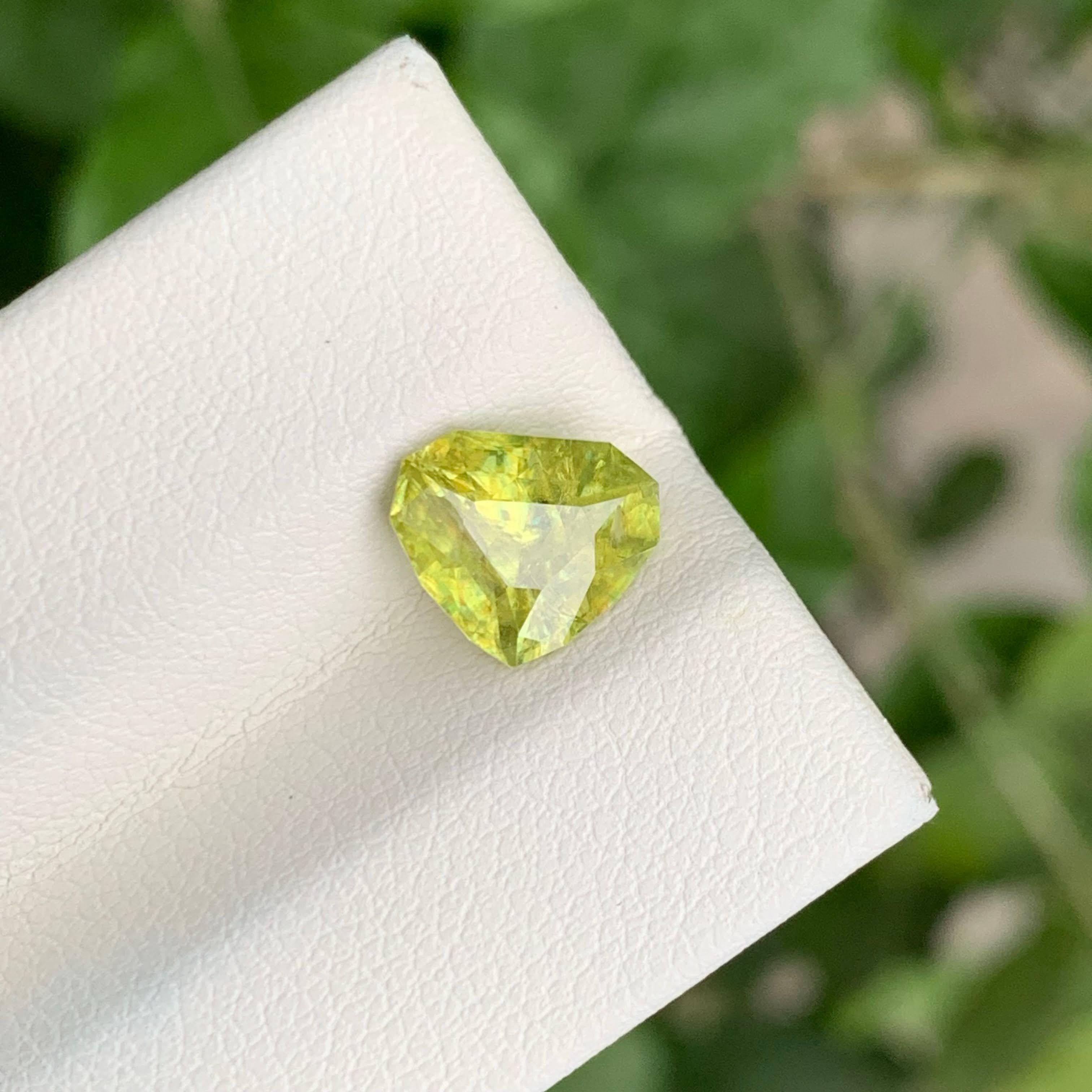 1,85 Karat Feiner Sphene Stein Herzförmig Natürlicher Madagaskar's Edelstein für Damen oder Herren im Angebot