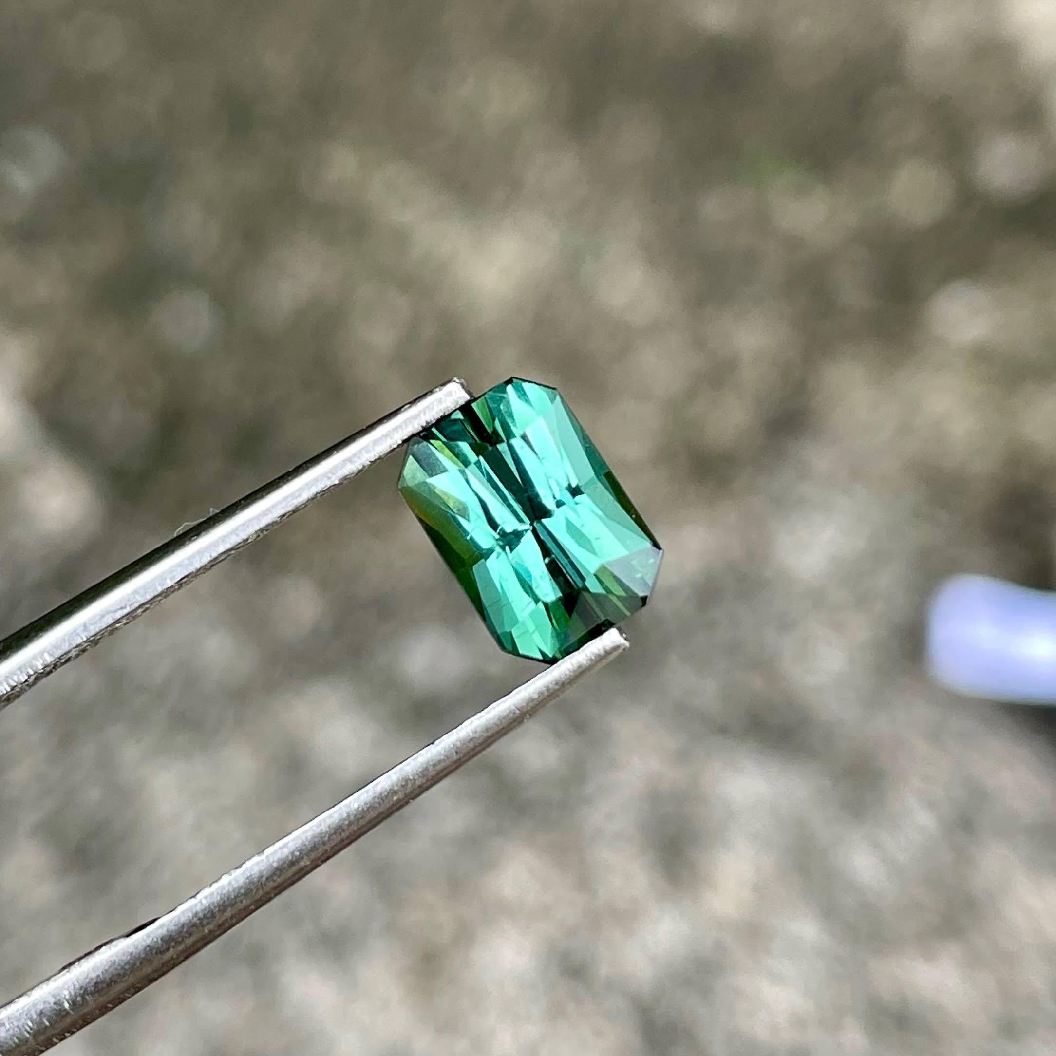 Ottagono 1.85 carati di tormalina blu verdastra tagliata di precisione su misura Gemma africana in vendita