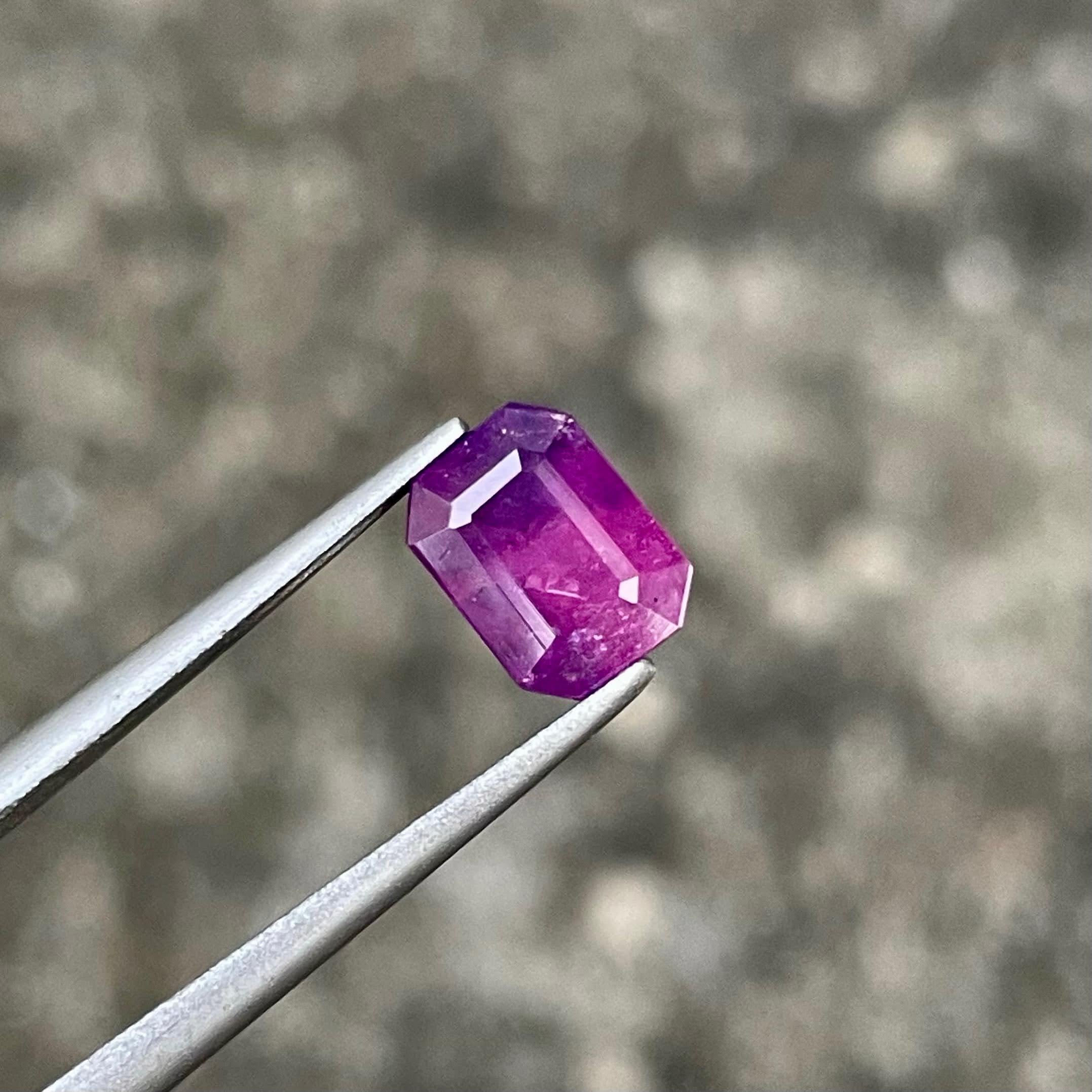 1,85 quilates Zafiro rosa violáceo Piedra preciosa africana talla esmeralda Moderno en venta