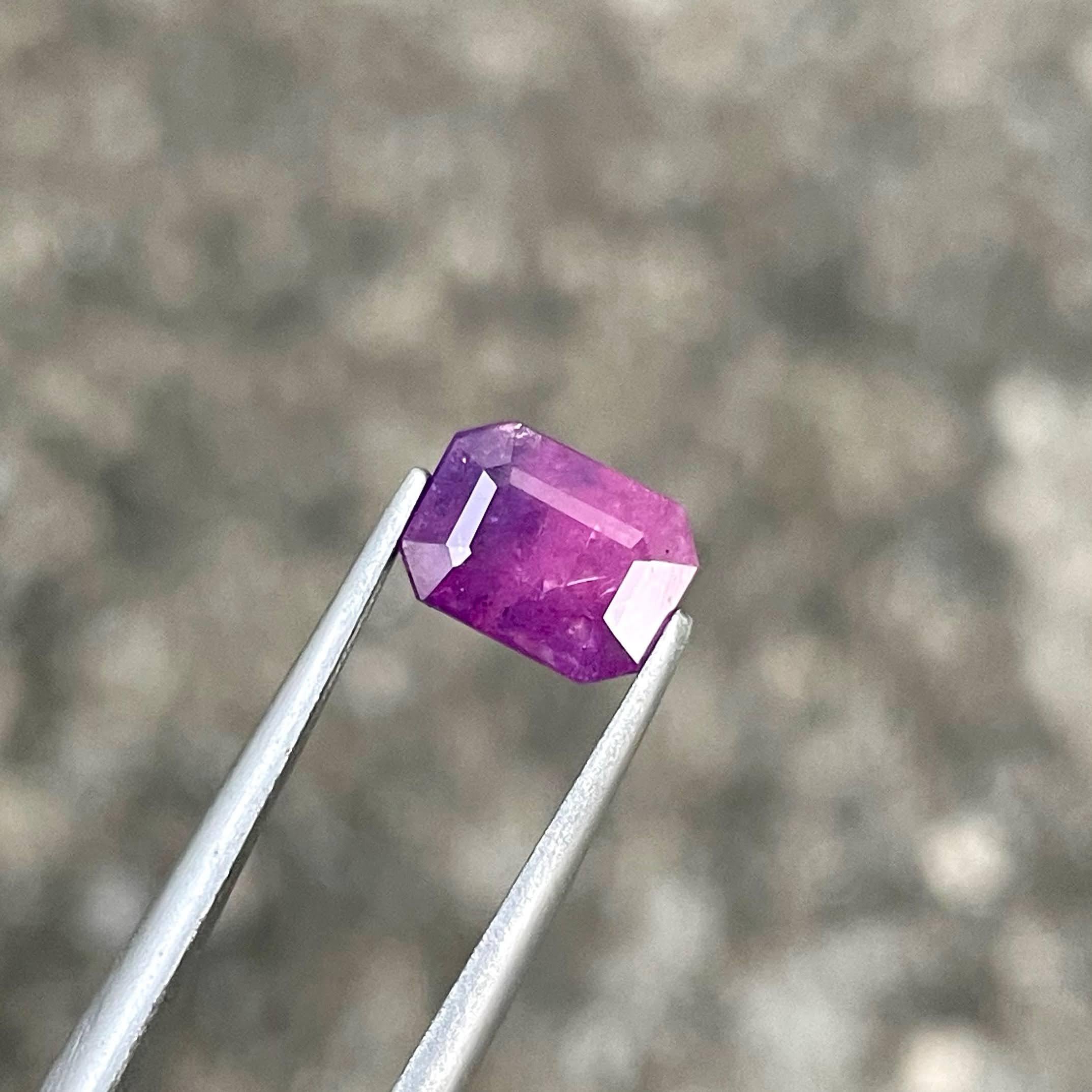 1,85 quilates Zafiro rosa violáceo Piedra preciosa africana talla esmeralda en Nuevo estado para la venta en Bangkok, TH