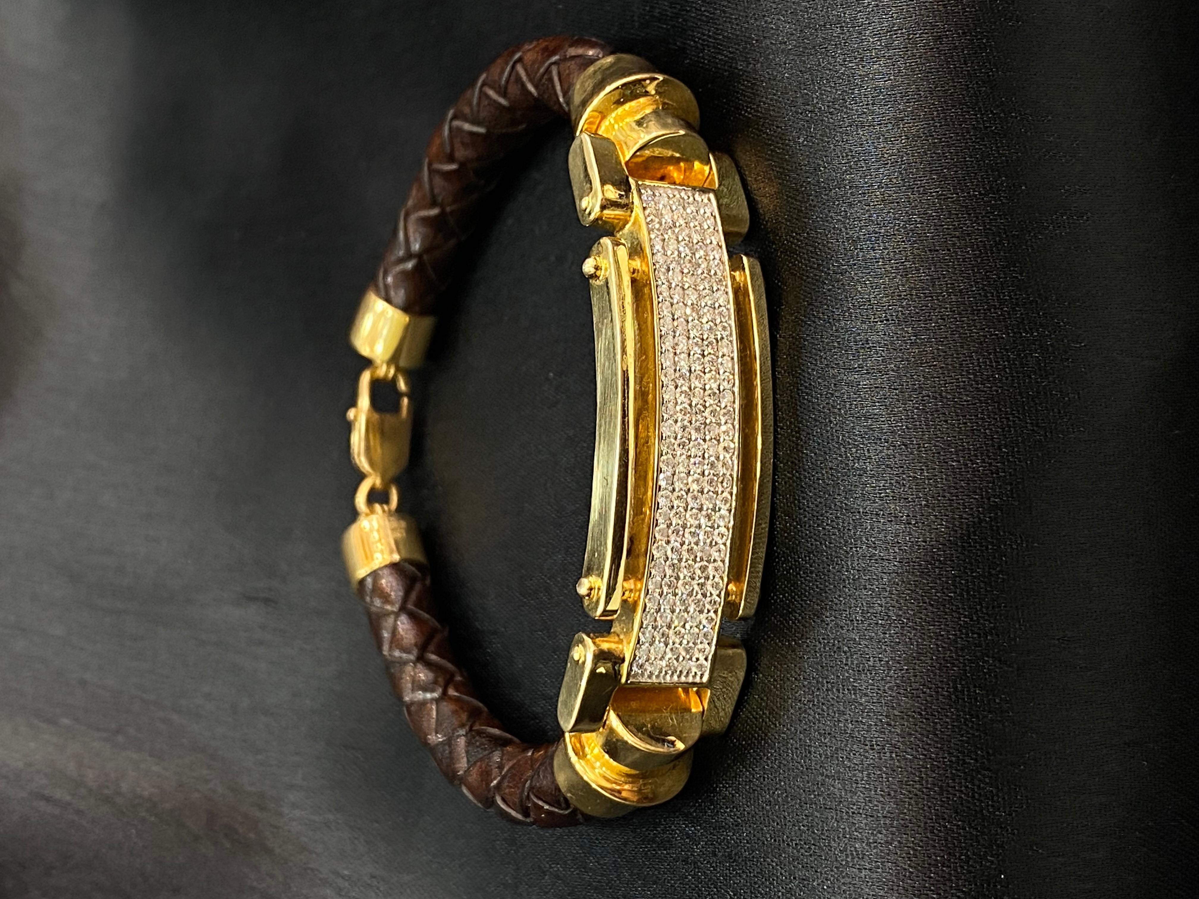 Artisan 1.85 Carats Round Brilliant Cut F/VS1 Diamonds Bracelet pour homme en or jaune 14K en vente