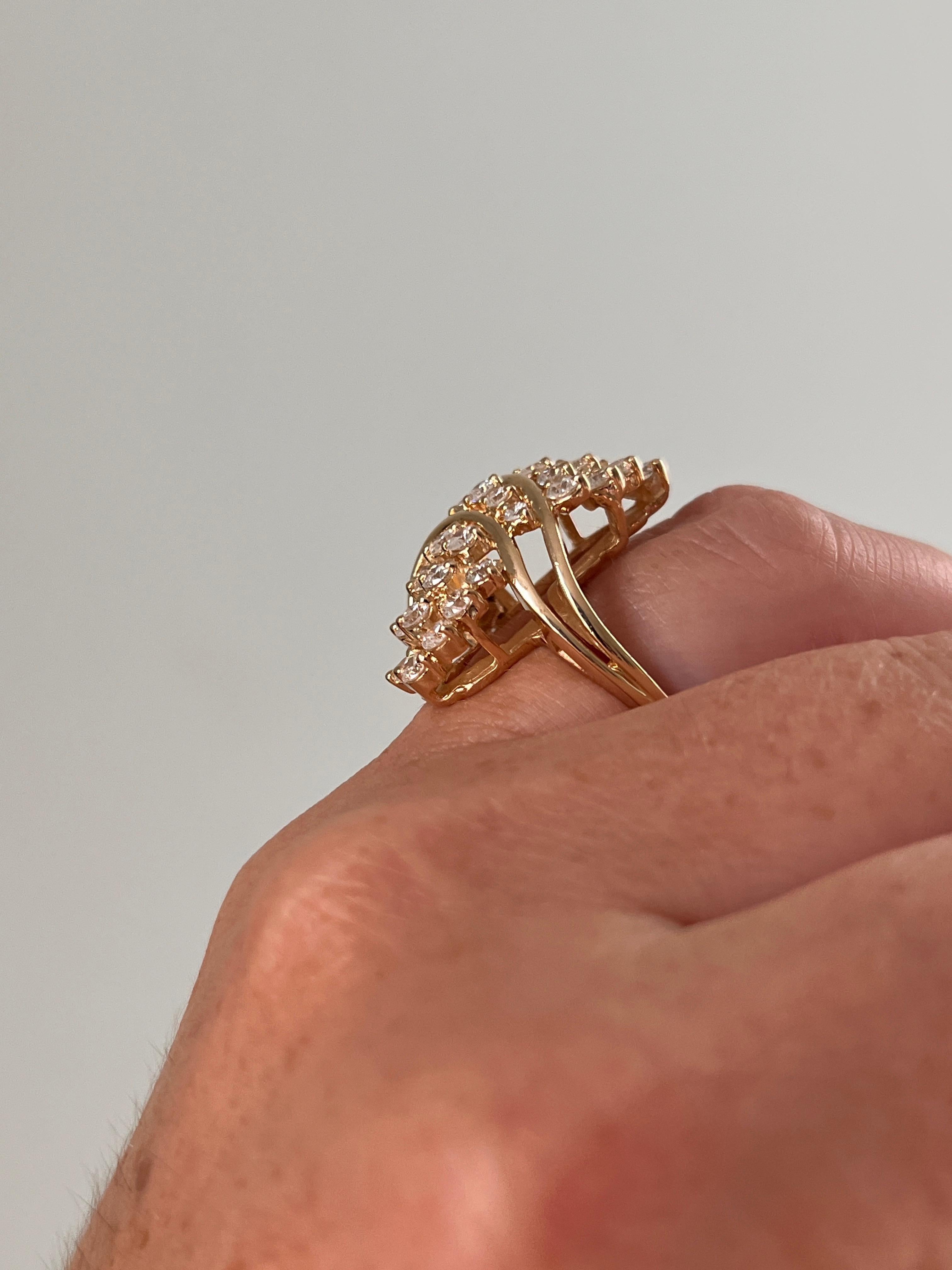 Anello a grappolo con diamante da 1,85 TCW e oro giallo 14k 1980s in vendita 7