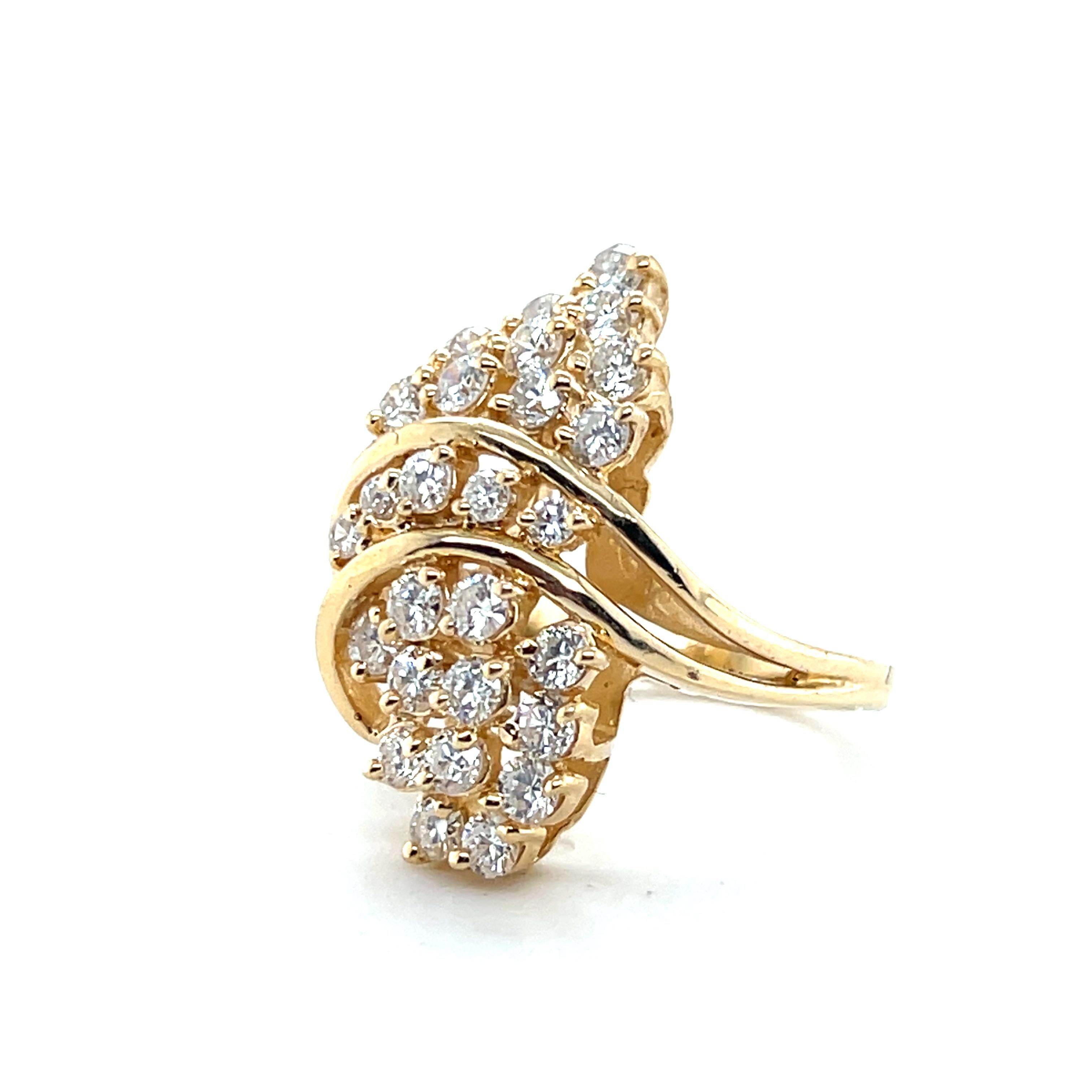 Anello a grappolo con diamante da 1,85 TCW e oro giallo 14k 1980s in vendita 1