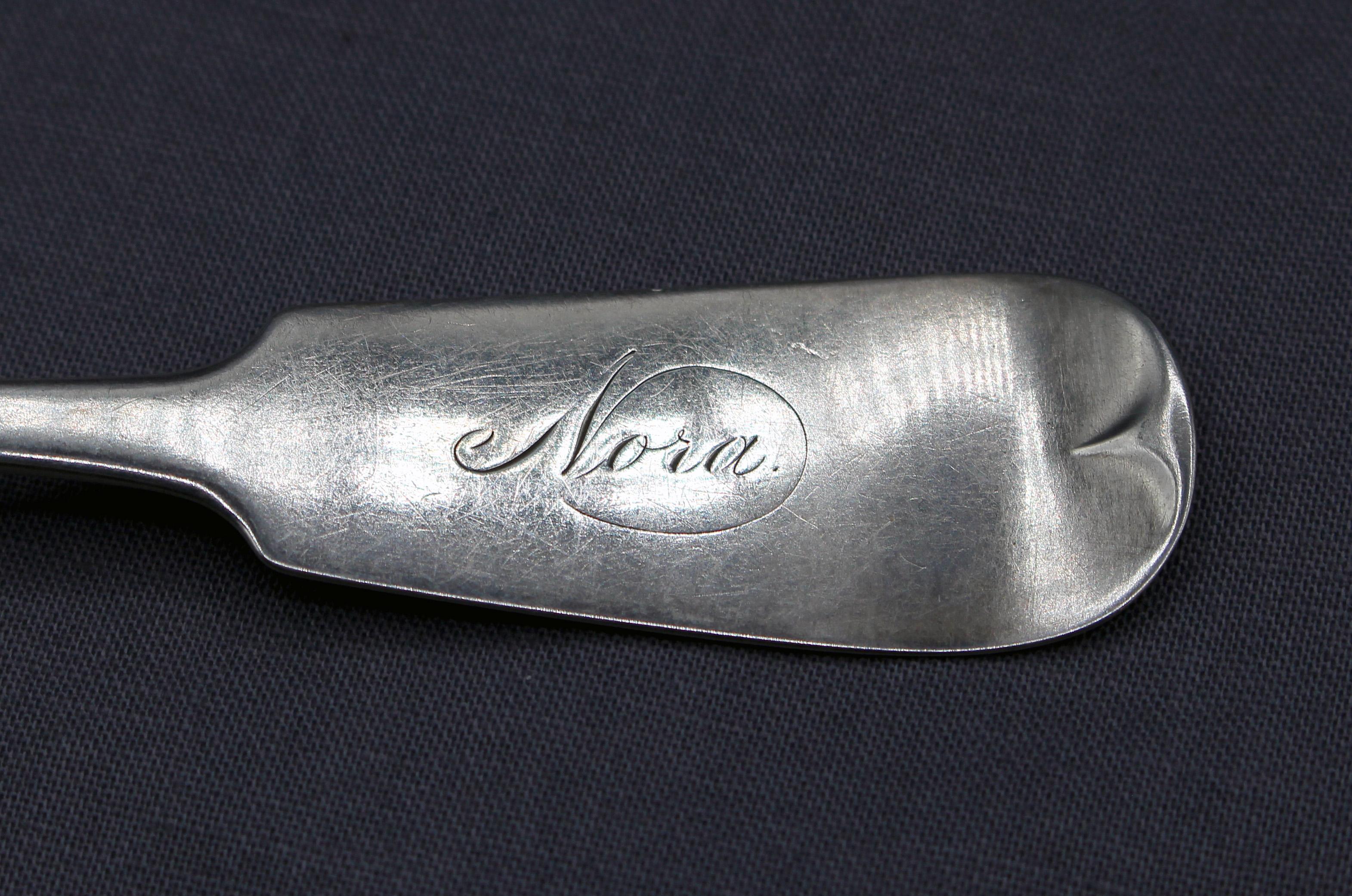 Neoclassico Set di 5 cucchiaini d'argento con moneta americana del 1850-1871 di Hotchkiss & Schreuder in vendita