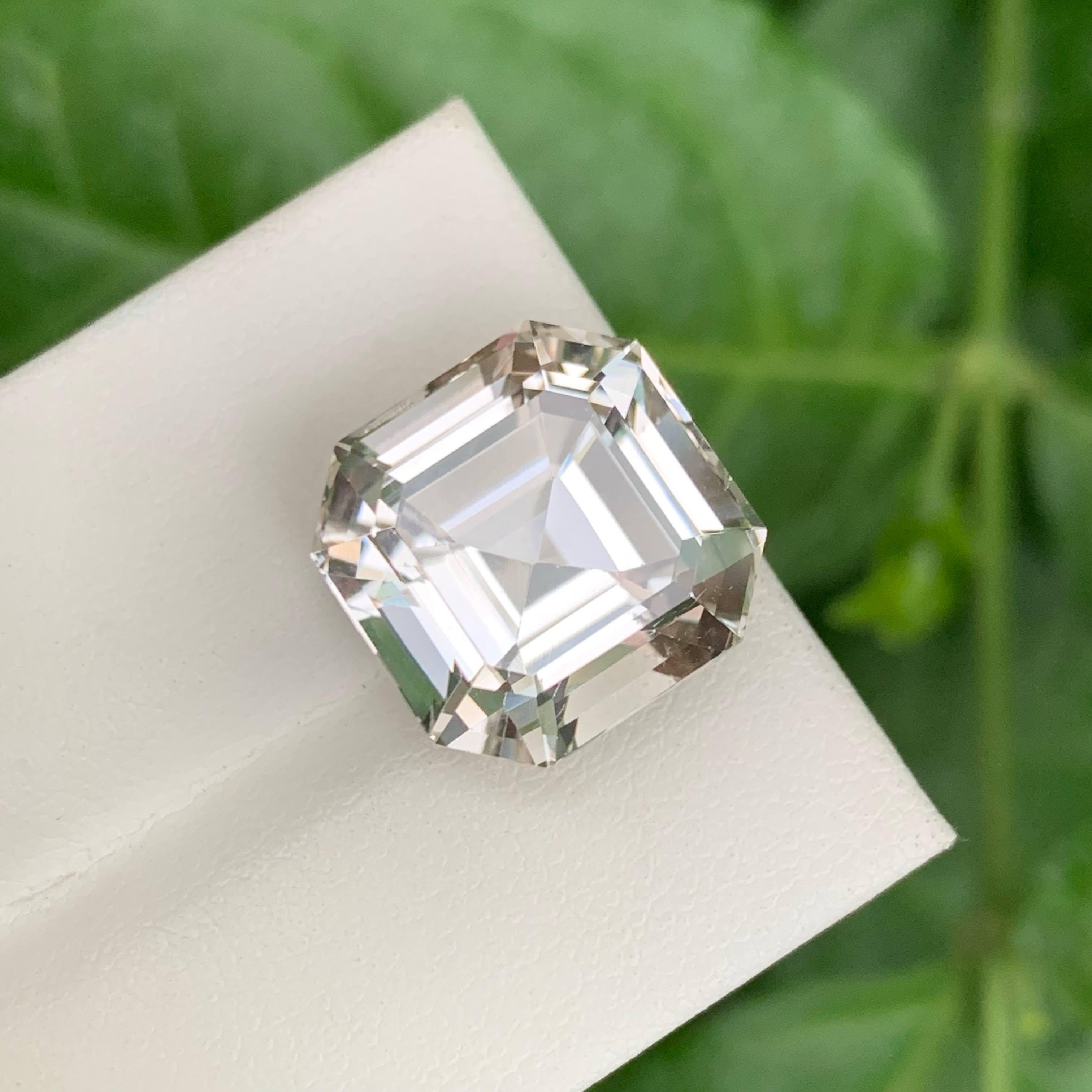 Women's or Men's 18.50 Carat Natural Loose Light Gold Topaz Stone Asscher Cut Pakistani Gemstone For Sale
