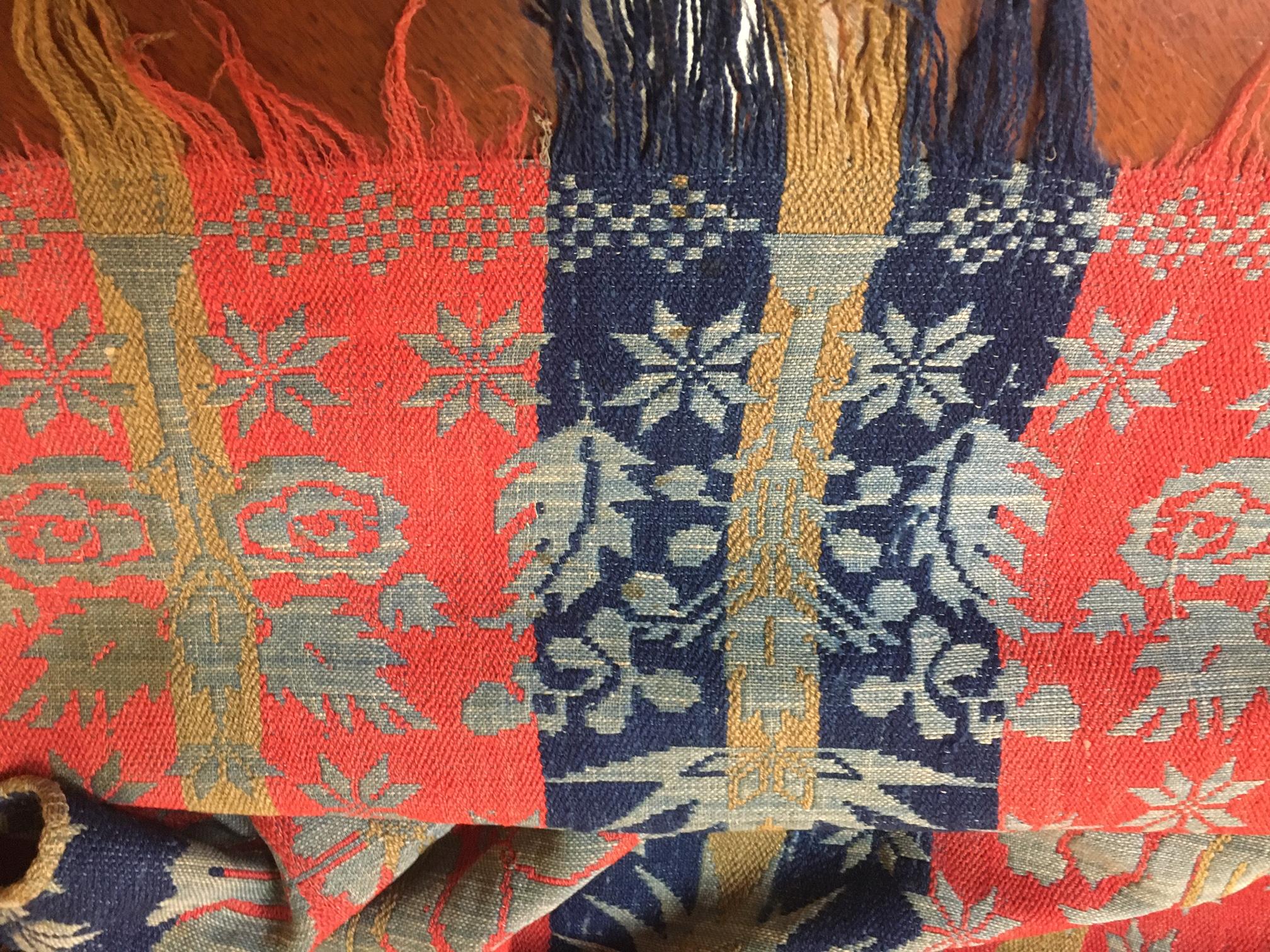 1850 Floral Medallion Signed Jacquard Coverlet from Pennsylvania Large Size For Sale 2