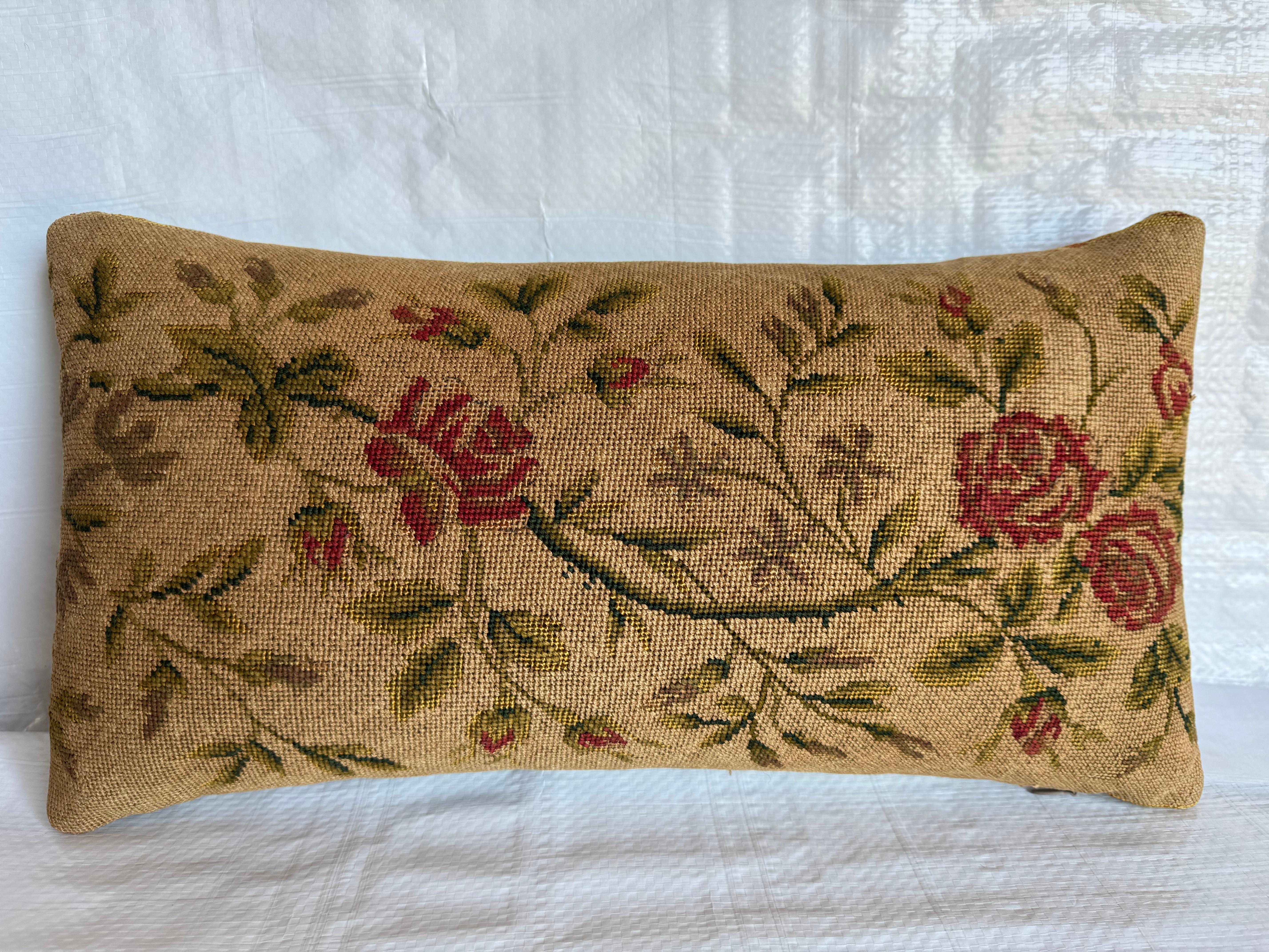 Mid-Century Modern Coussin Halina à fleurs de 1850 18 x 10 en vente