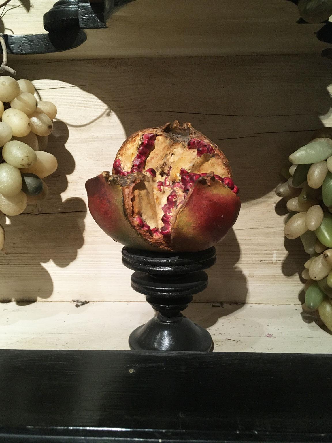 1850 Italy Pair Wunderkammer Vitrines with Natural Faux Fruits in Baroque Style For Sale 4