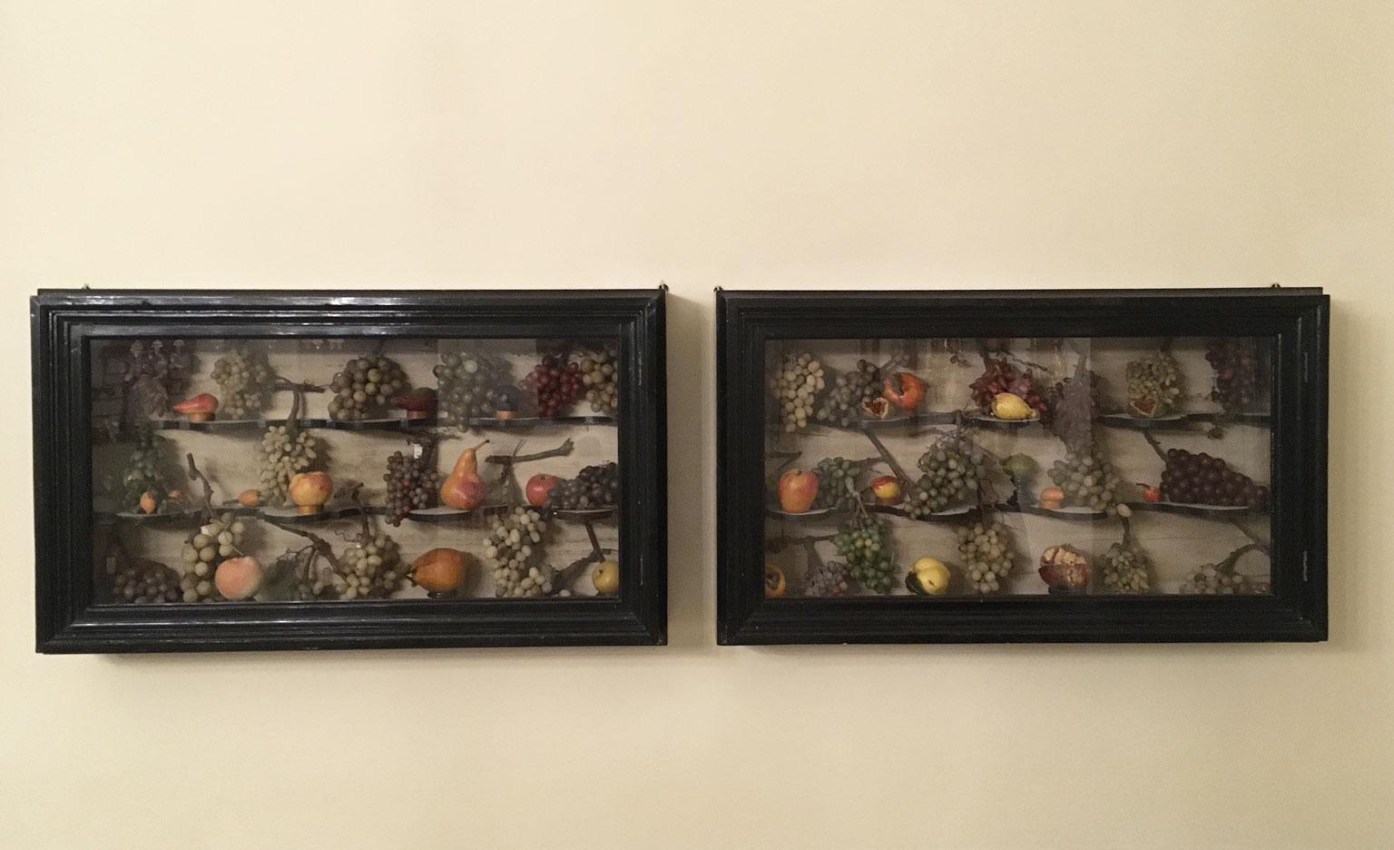 1850 Italy Pair Wunderkammer Vitrines with Natural Faux Fruits in Baroque Style For Sale 12