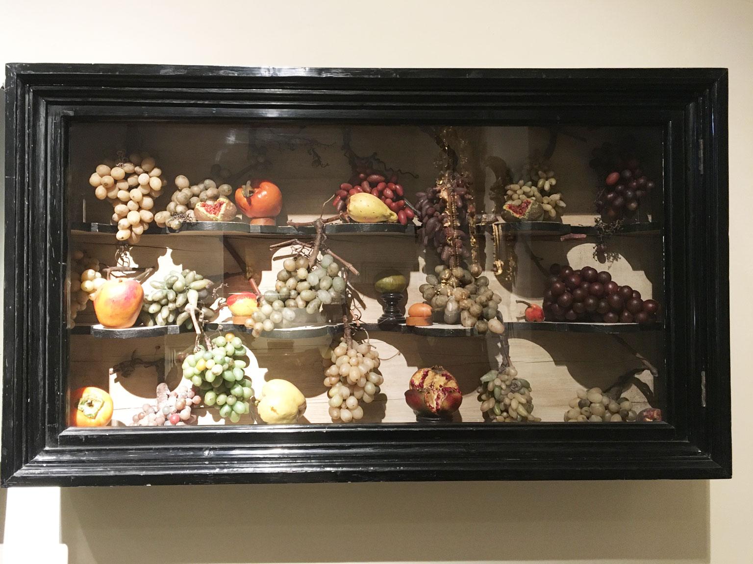 Hand-Crafted 1850 Italy Pair Wunderkammer Vitrines with Natural Faux Fruits in Baroque Style For Sale
