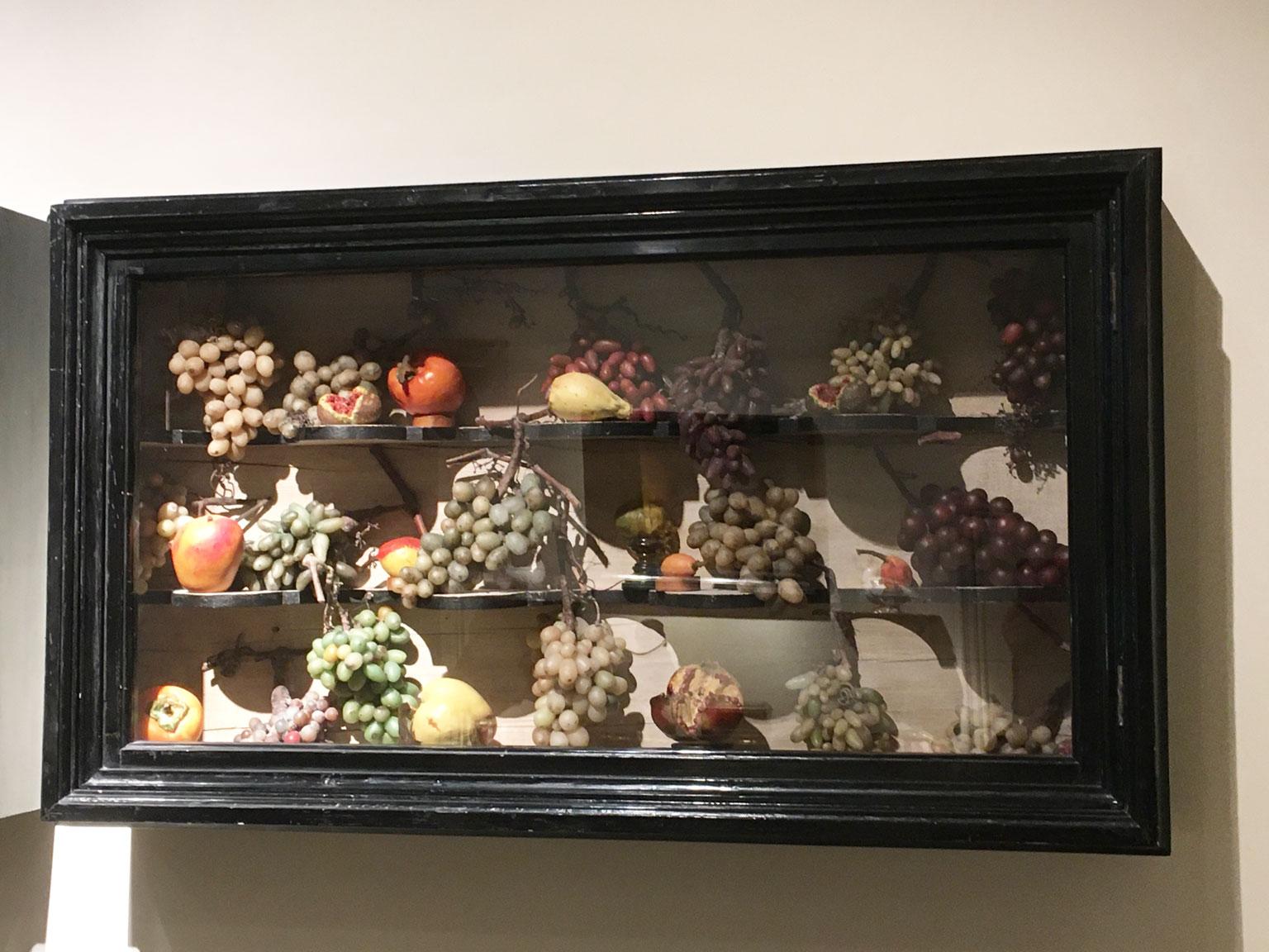 19th Century 1850 Italy Pair Wunderkammer Vitrines with Natural Faux Fruits in Baroque Style For Sale