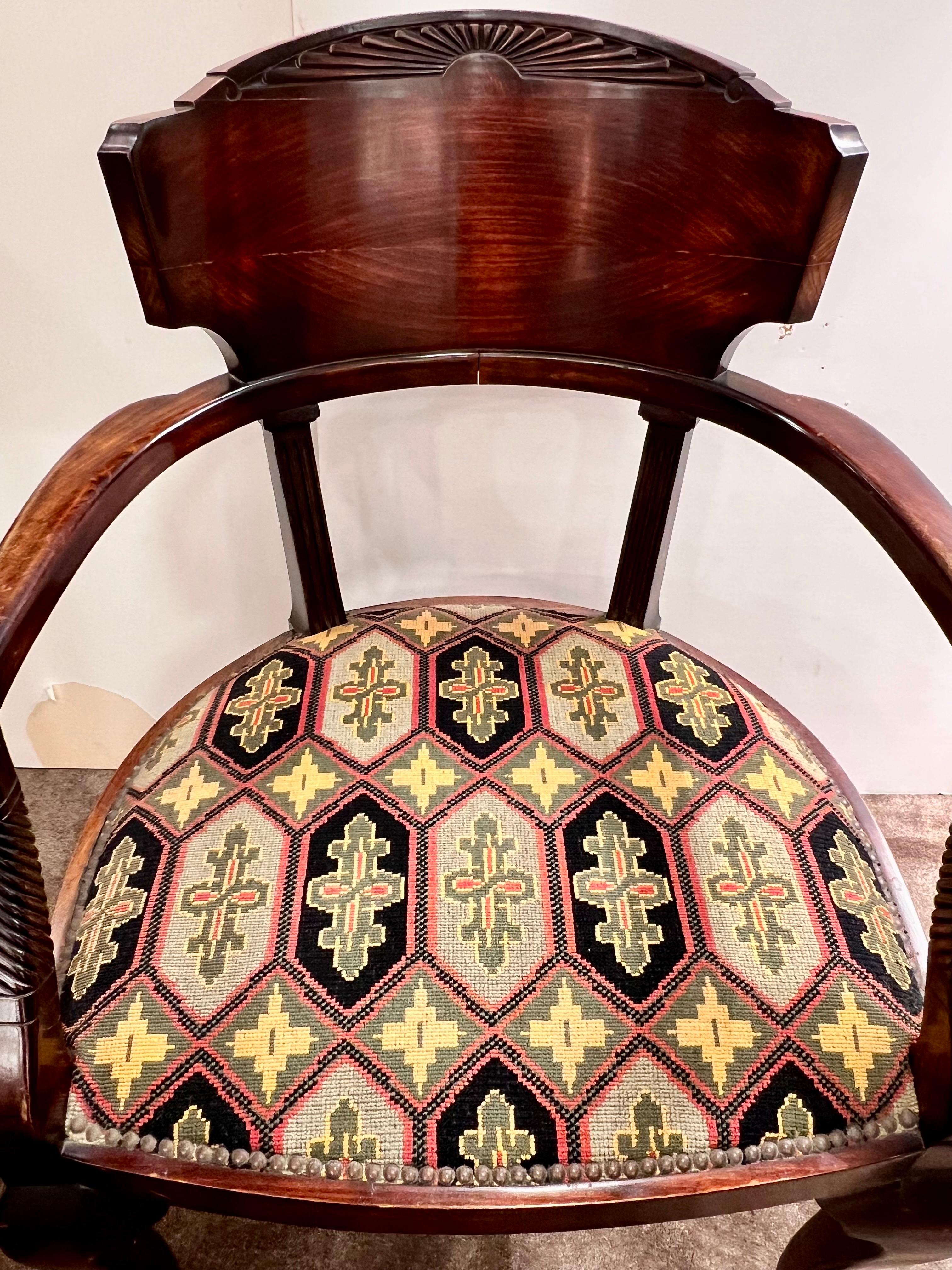 1850s European Empire Mahogany Pair Armchairs with Griffin God Face and Feet In Good Condition For Sale In BILBAO, ES