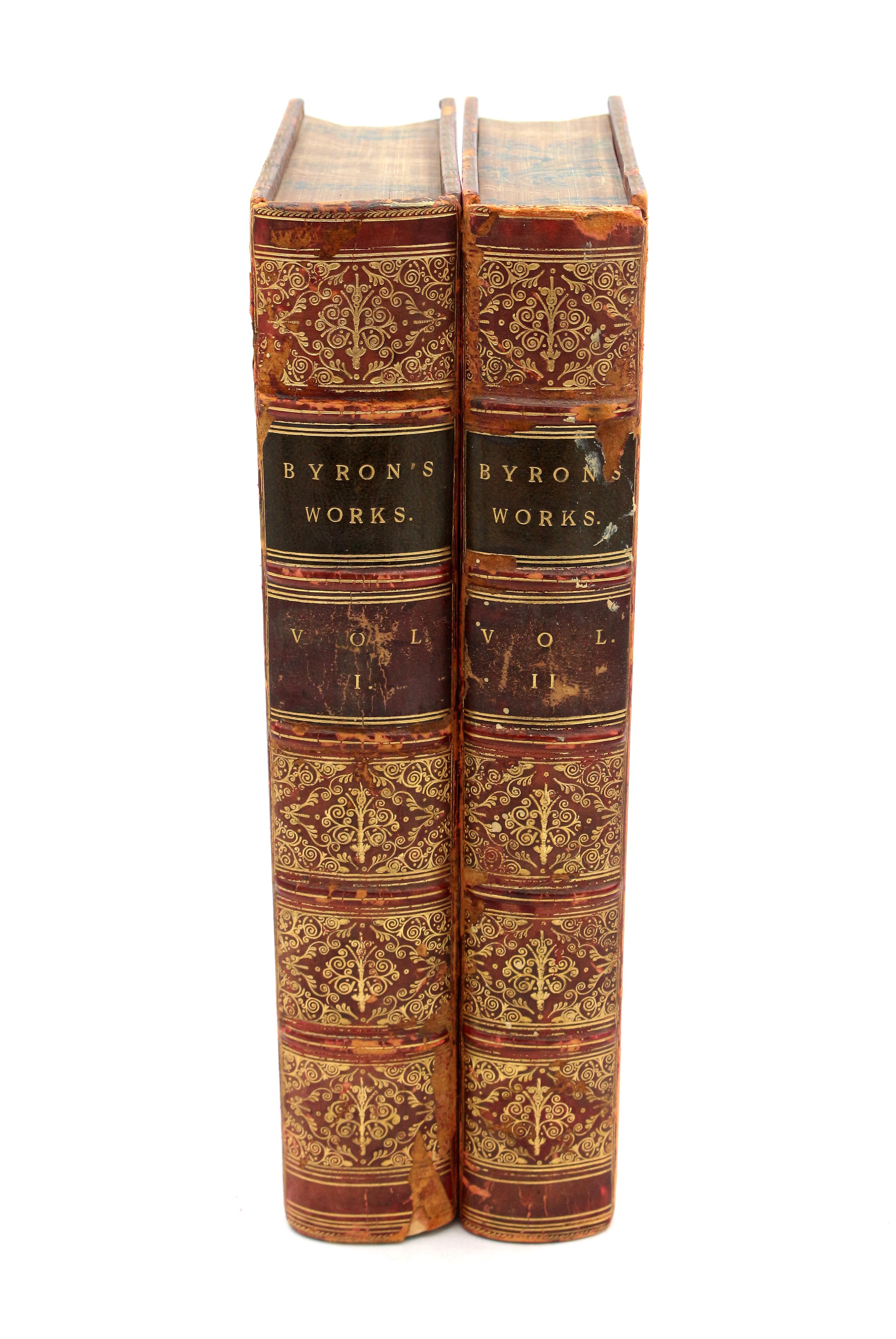 1850 zweibändige Ausgabe von Byrons Werken, gedruckt von A. Fullerton, Edinburgh. Scharlachrotes Marokko-Leder und vergoldeter Einband, gefüllt mit prächtigen Stahlstichen von Italien, etc. Lord Byrons Haus ist Seite CXXXVI. Gedruckt von A.