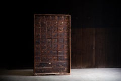 1850s-1890s Antigua cajonera tansu de medicina japonesa de tamaño medio, wabi sabi