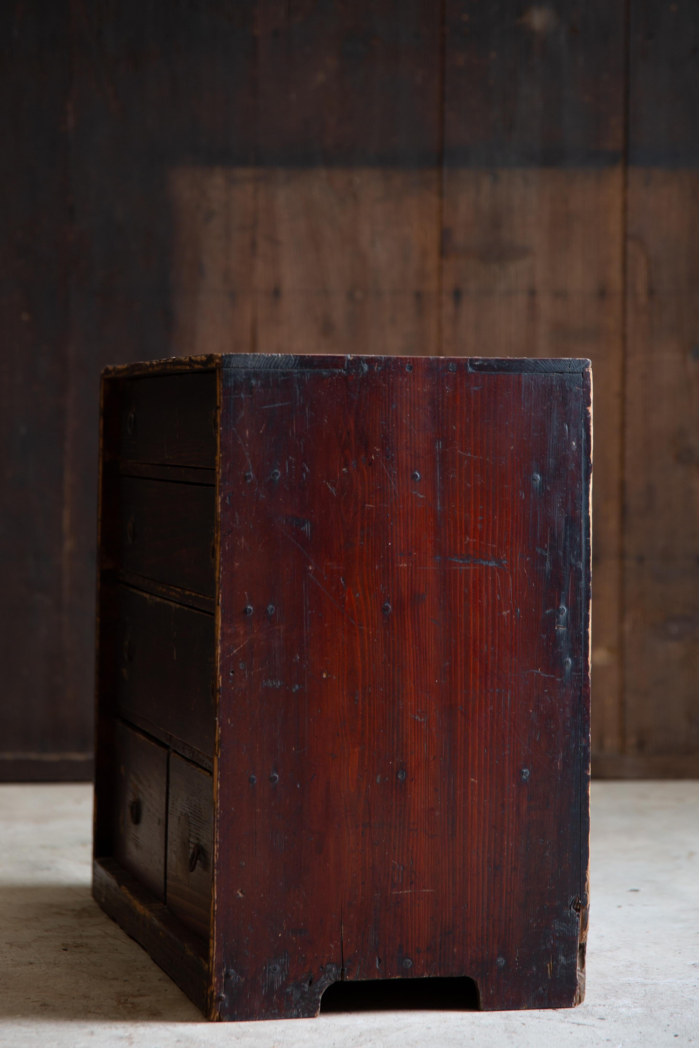 Coffre à tiroirs japonais ancien des années 1850-60, , époque Edo. wabi sabi urushi tansu Bon état - En vente à 常陸大宮市, JP