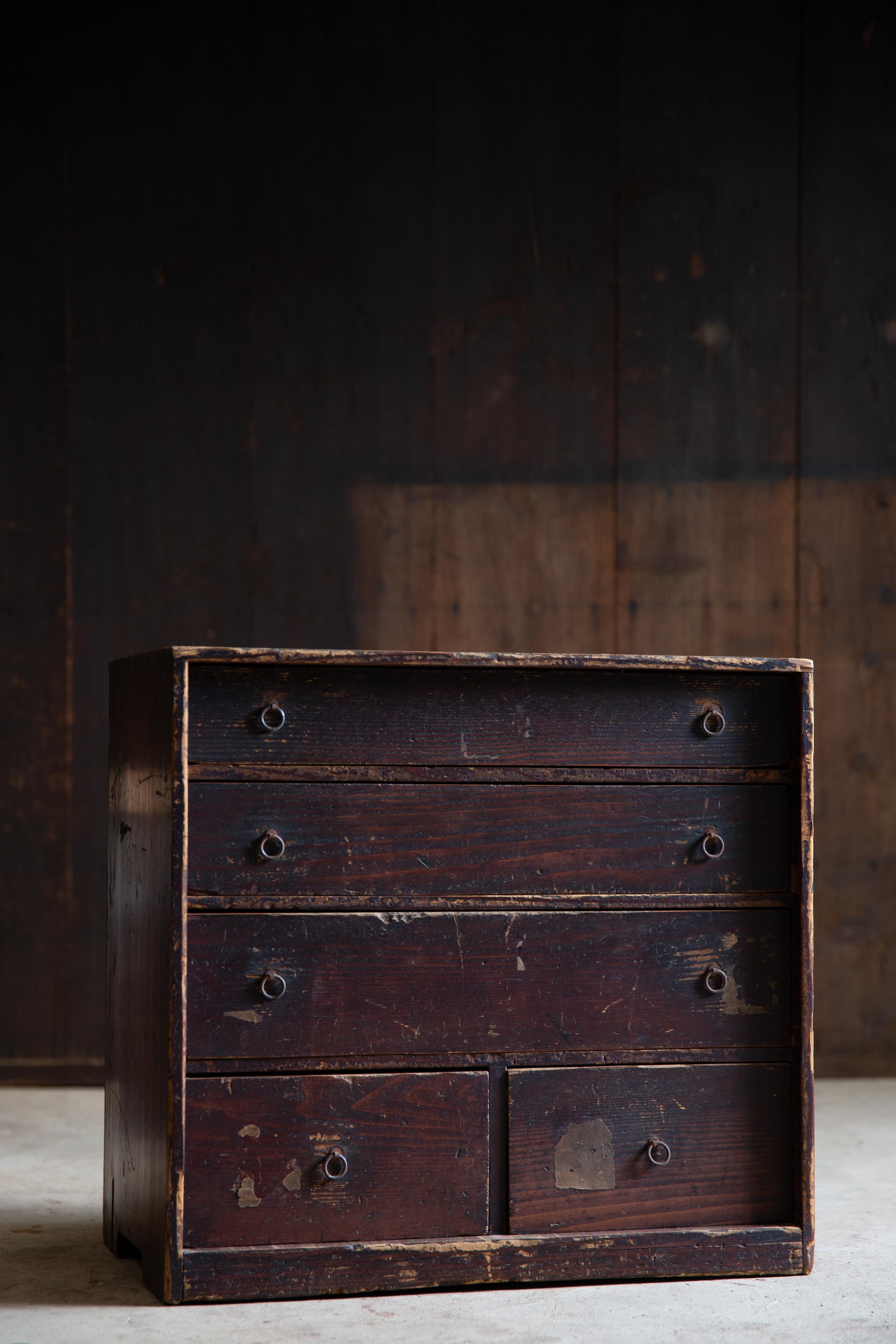 product of late Edo period, estimate 1850s- 1860s - about 160+ years-old medium sized tansu (chest of drawers) with 5 drawers.
Finished with traditional Urushi lacquer remains well, and some old paper labels still remained, both giving a good wabi
