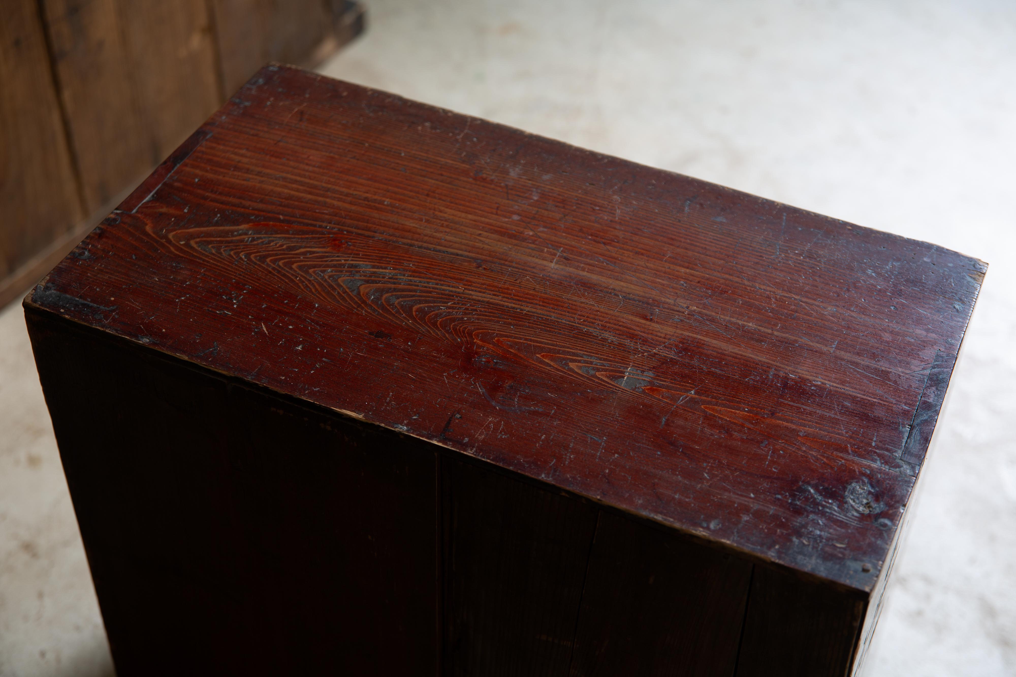 Coffre à tiroirs japonais ancien des années 1850-60, , époque Edo. wabi sabi urushi tansu en vente 6