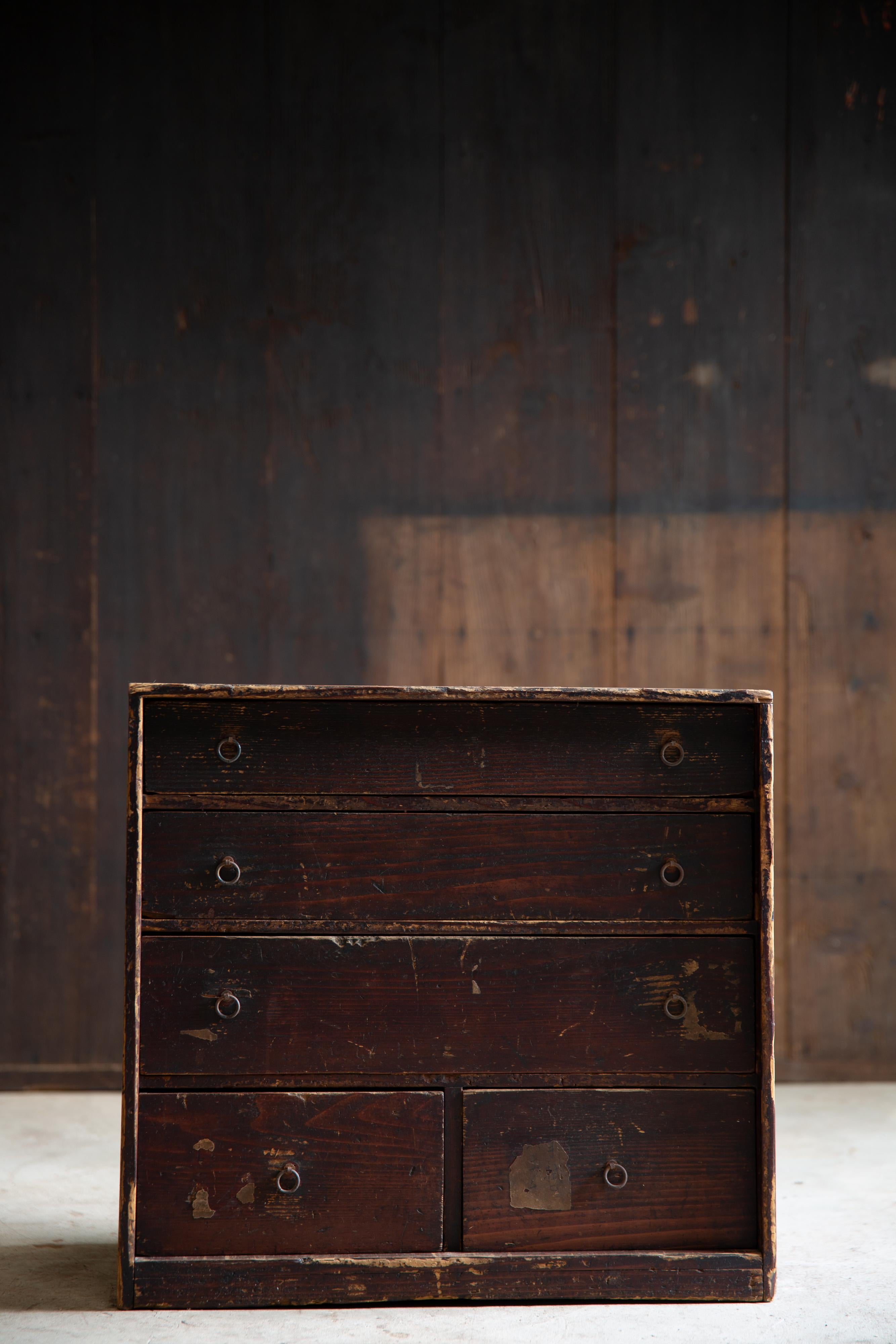 Japonais Coffre à tiroirs japonais ancien des années 1850-60, , époque Edo. wabi sabi urushi tansu en vente