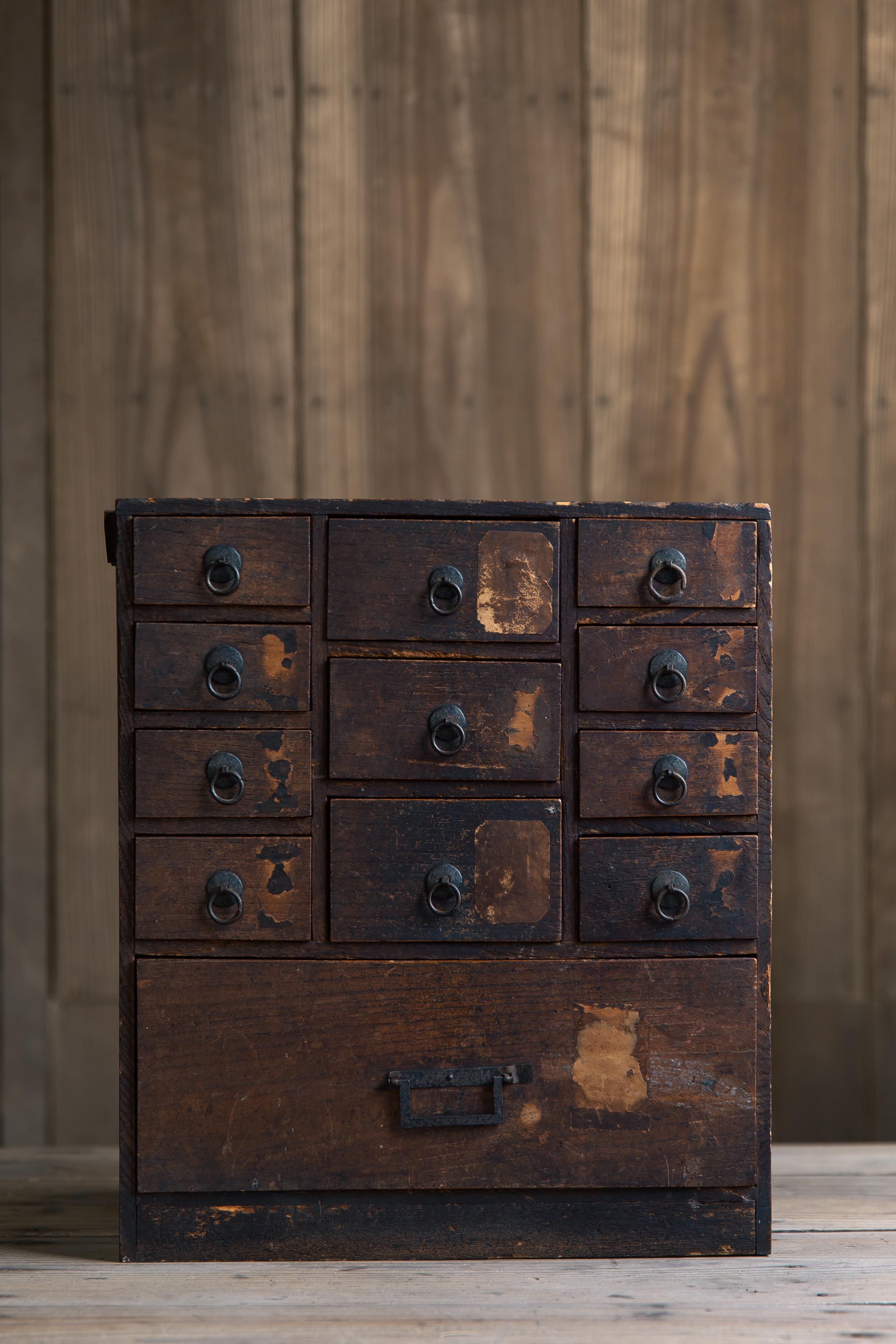 Bois 1850-70s late Edo Japanese antique mid size medicine chest. wabi sabi