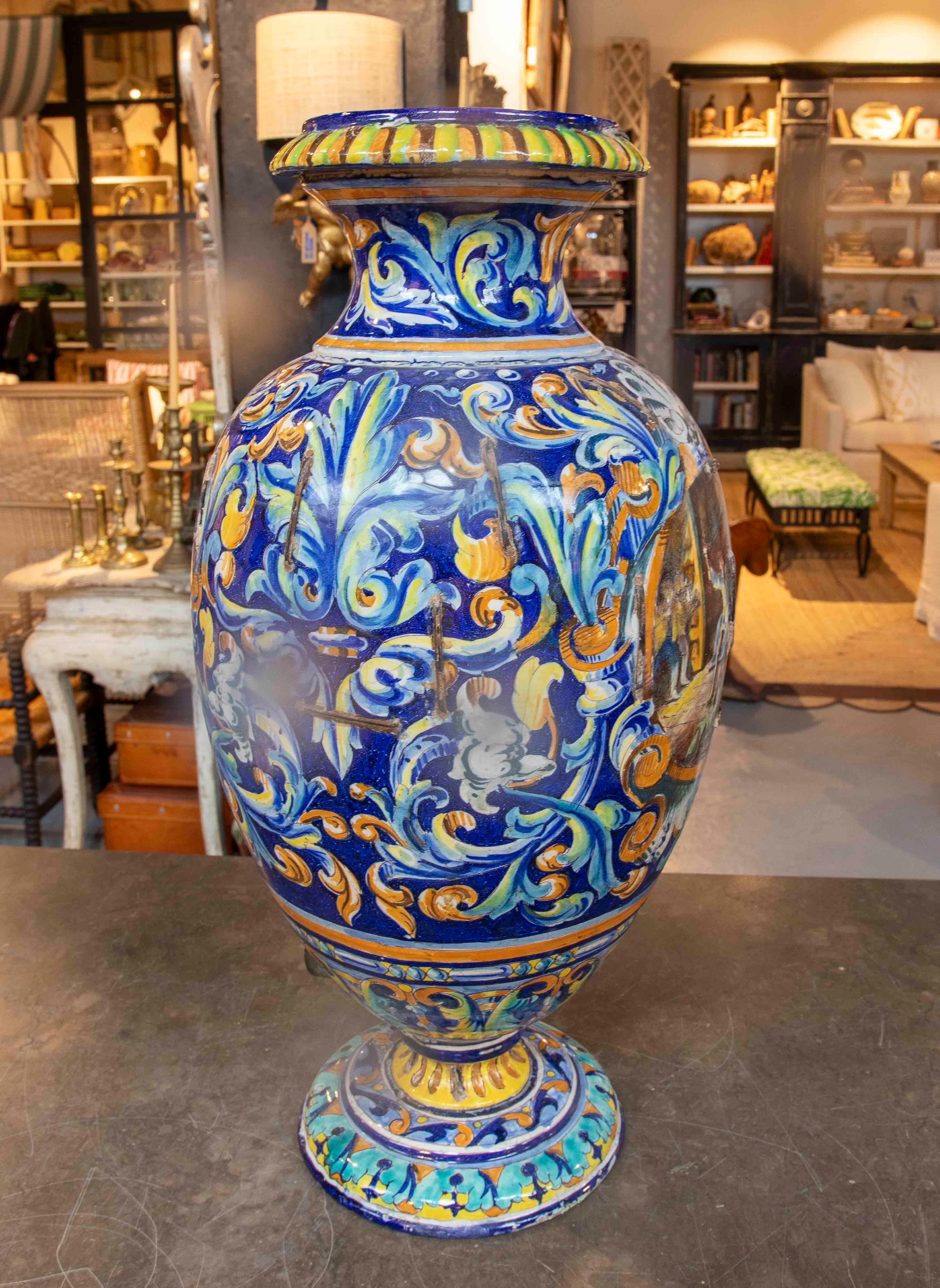 XIXe siècle Céramique Albarelo Triana émaillée des années 1850, Colonia Rosa, Renaissance italienne en vente