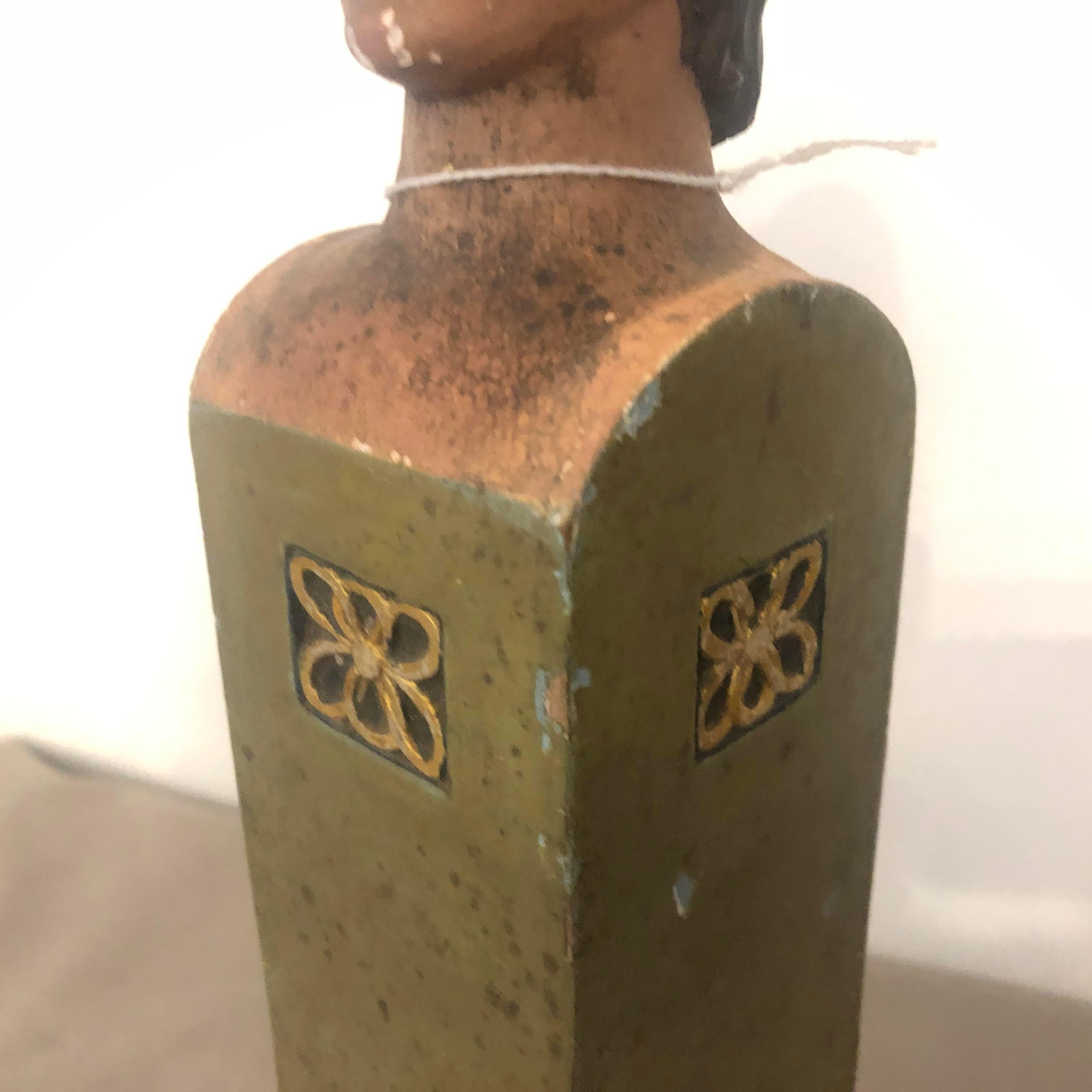 1850 Antigua base artesanal y decorada que representa una cabeza masculina con incrustaciones 1