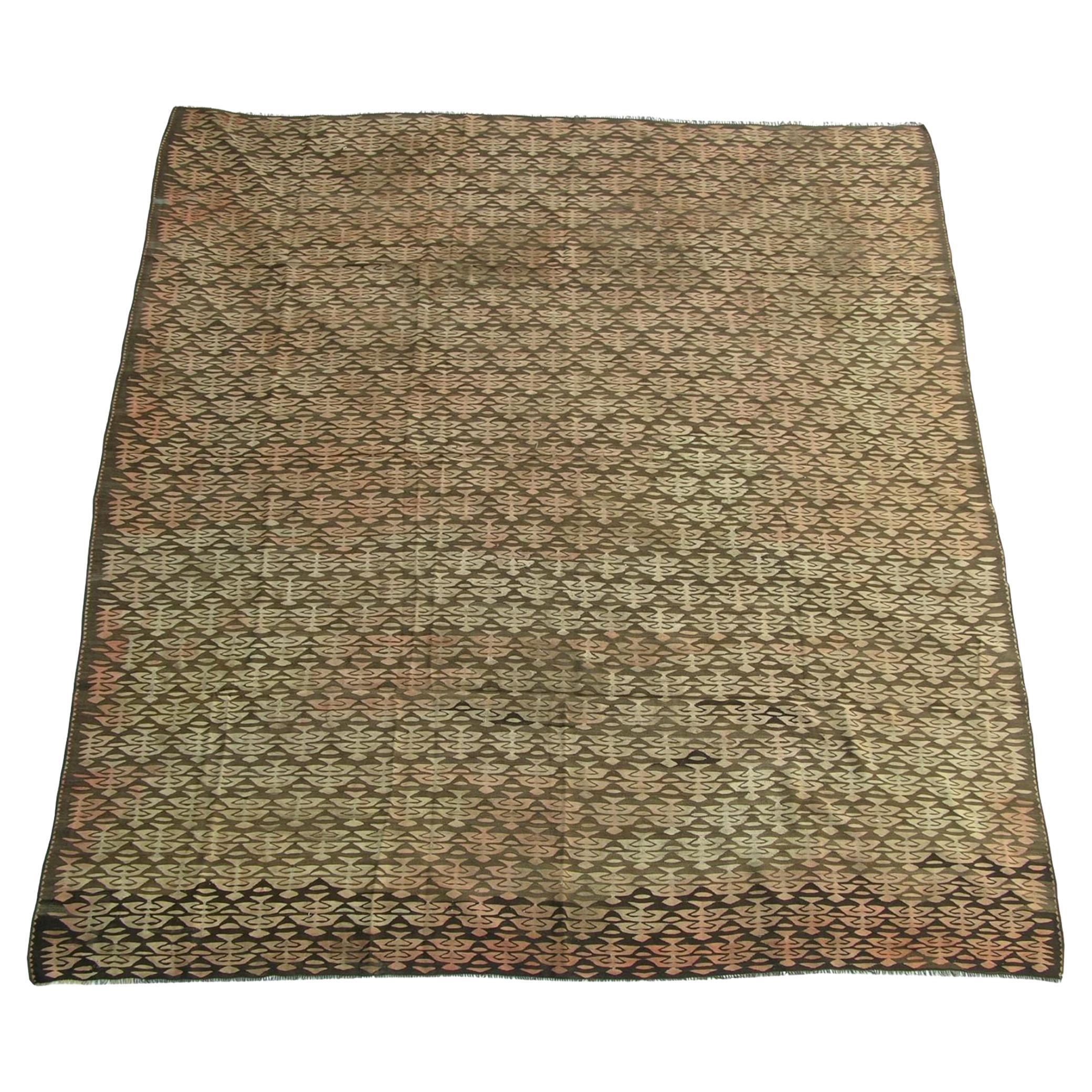 Antiker bessarabischer Teppich aus den 1850er Jahren im Angebot