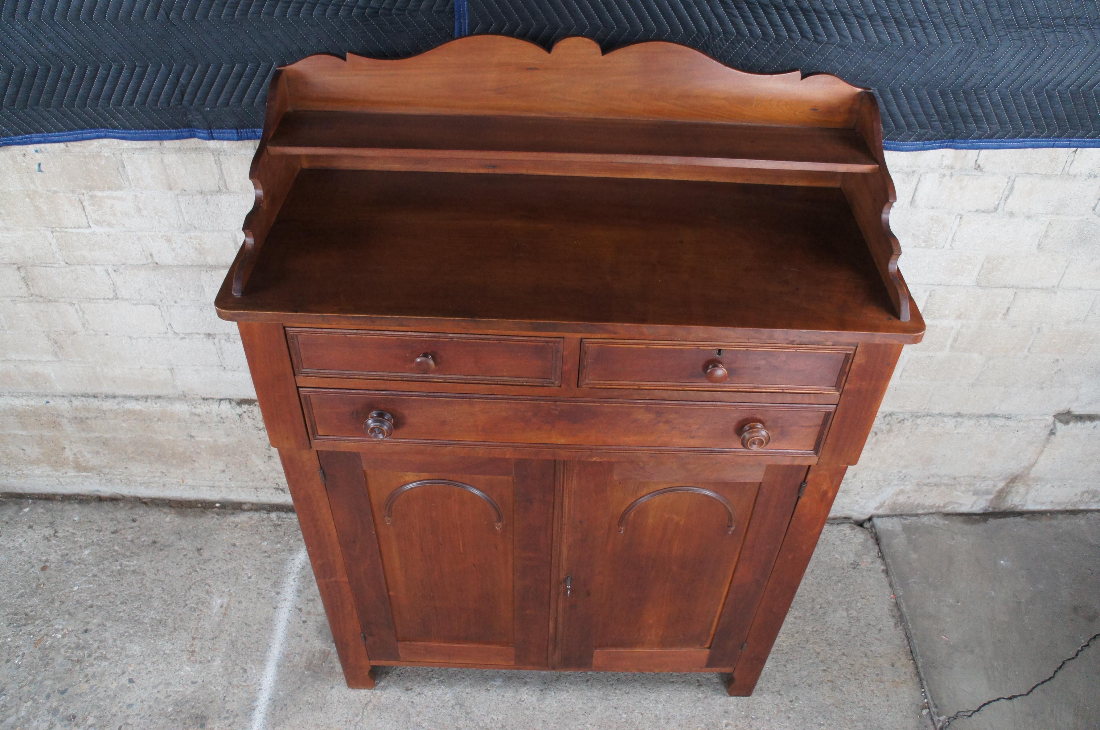 1850s Antique Early American Walnut Country Farmhouse Jelly Cabinet Cupboard In Good Condition In Dayton, OH