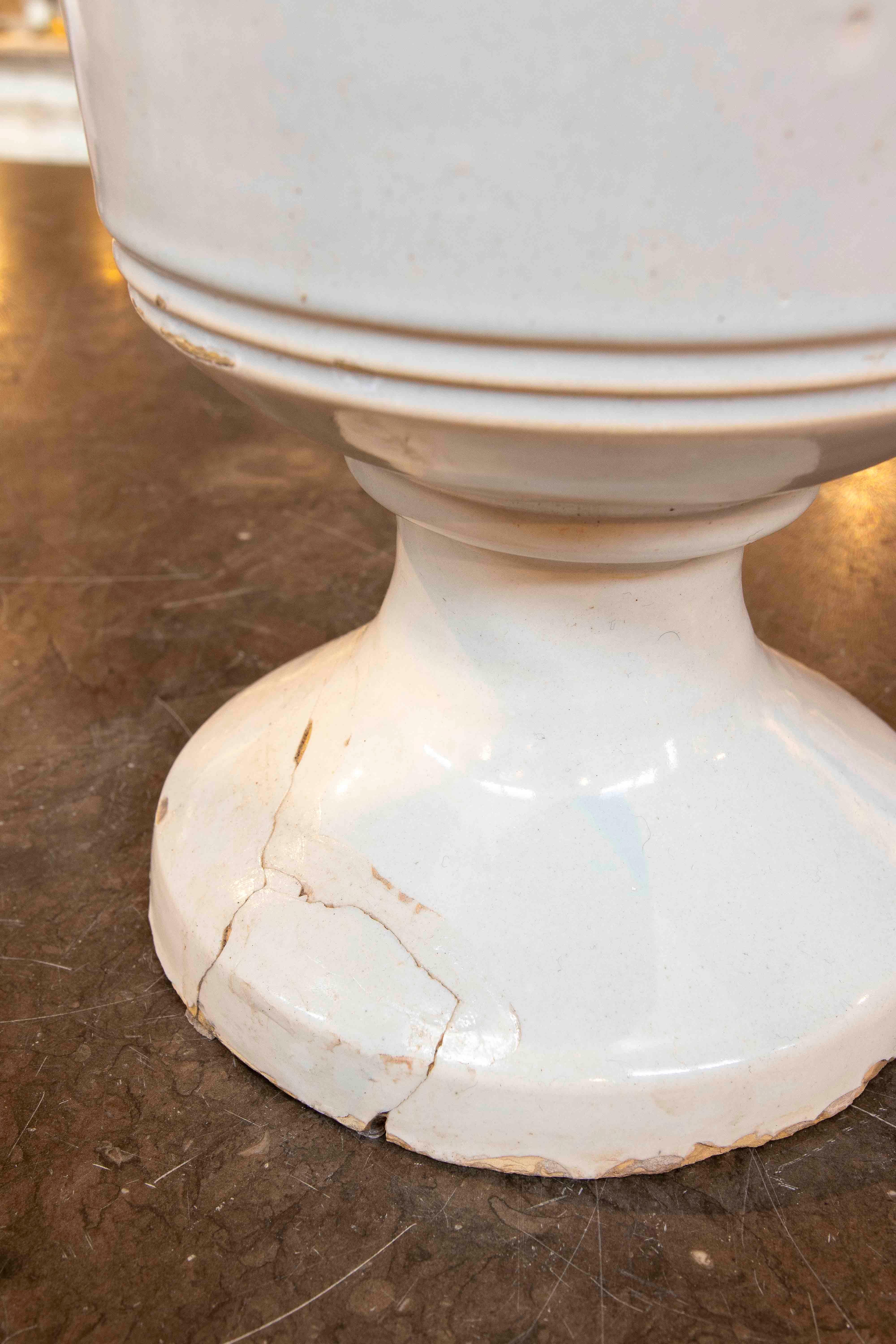 XX secolo Antica brocca in ceramica smaltata del 1850 con un volto sul beccuccio