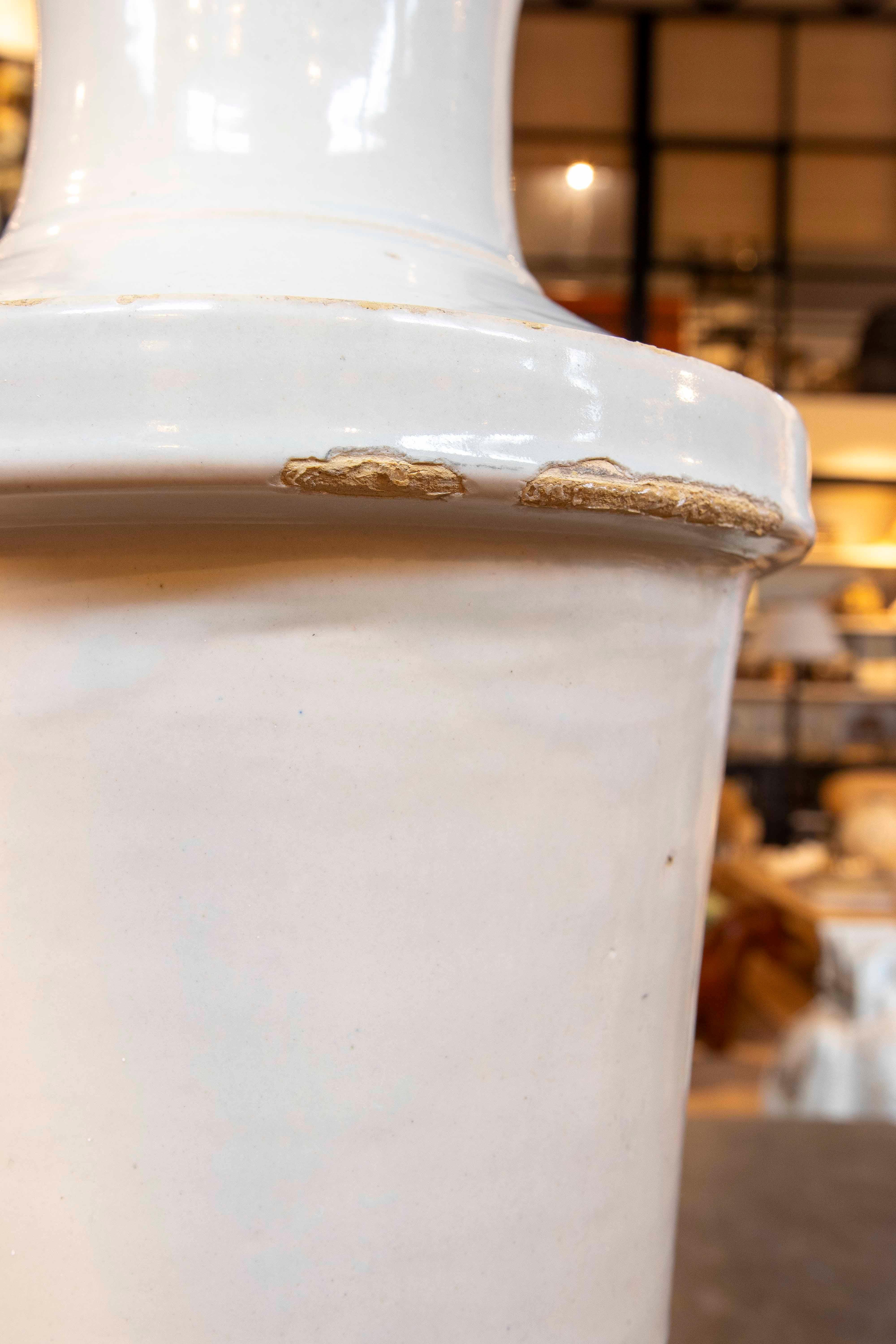 Ceramica Antica brocca in ceramica smaltata del 1850 con un volto sul beccuccio