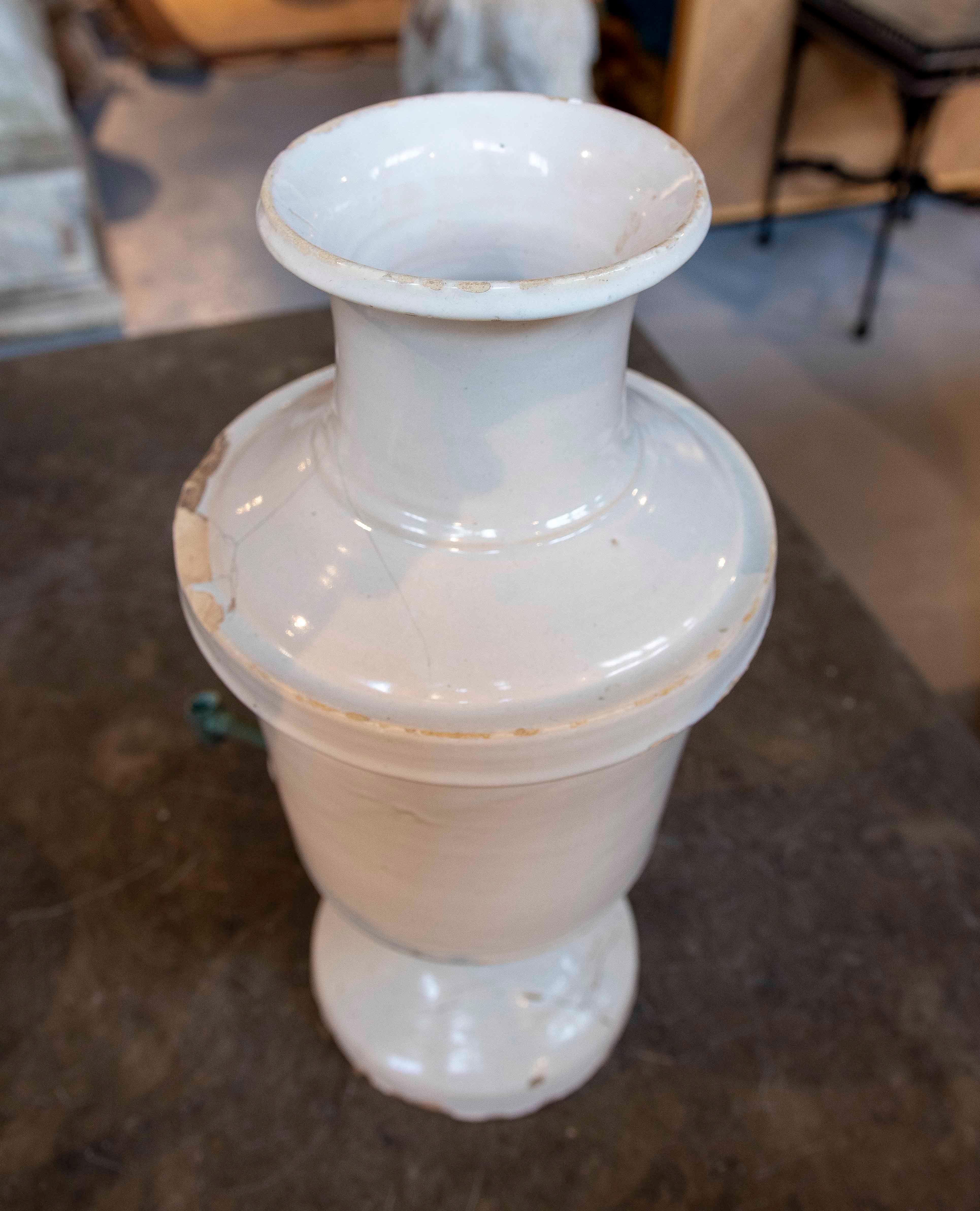 Antica brocca in ceramica smaltata del 1850 con un volto sul beccuccio 1