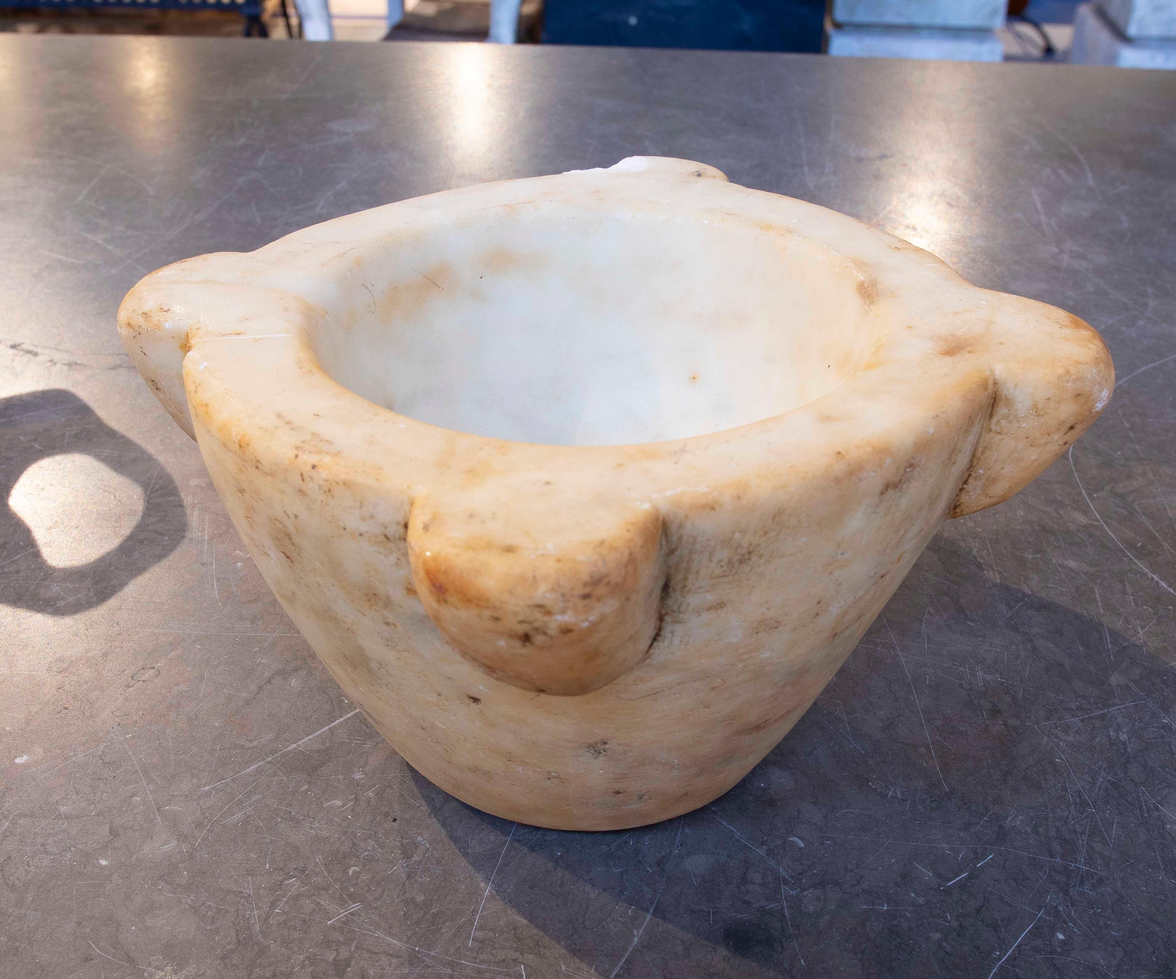 Mortaio antico in marmo con pestello in legno tornito del 1850 in vendita 1