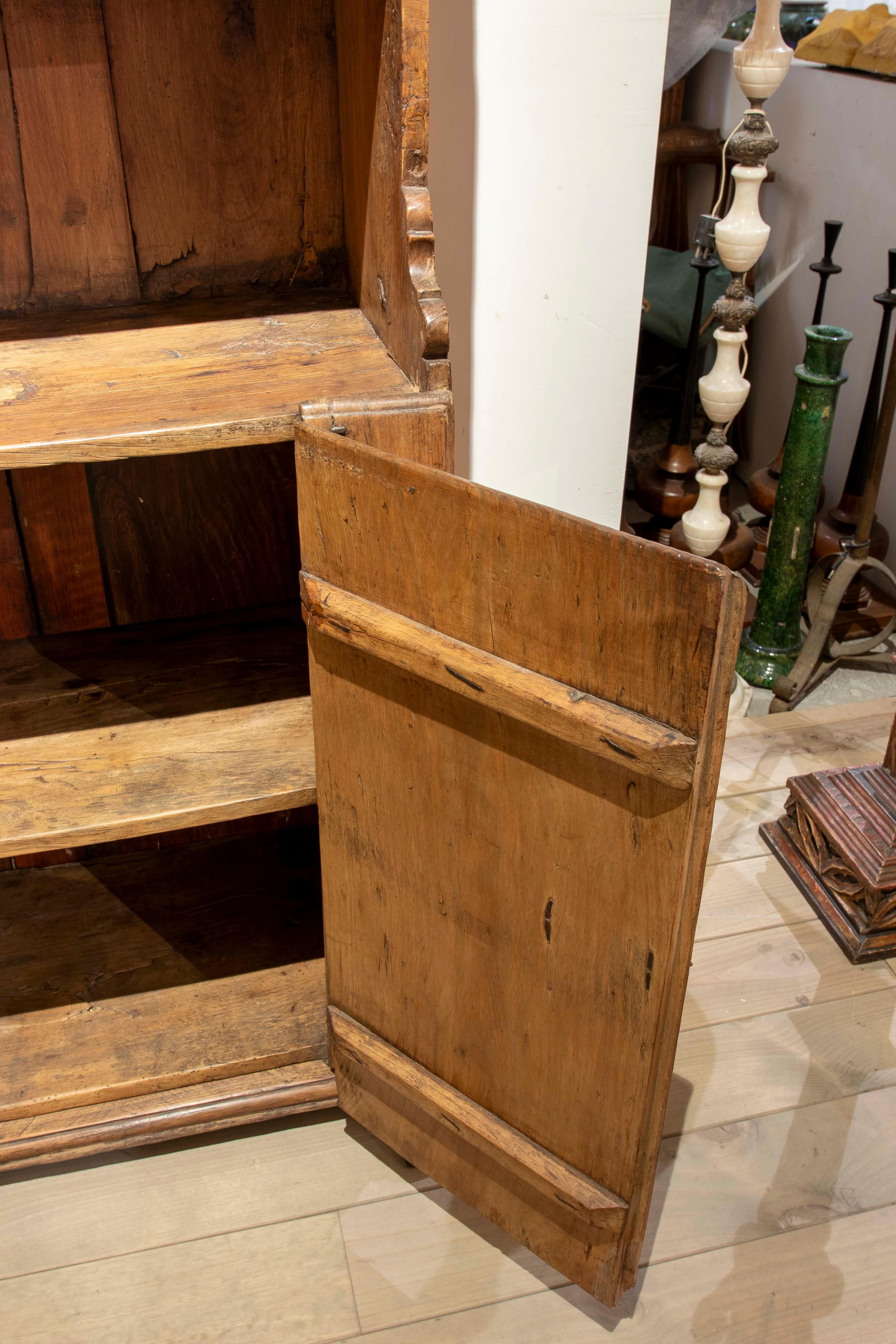 Armoire rustique ancienne des années 1850 avec quincaillerie en fer forgé en vente 4