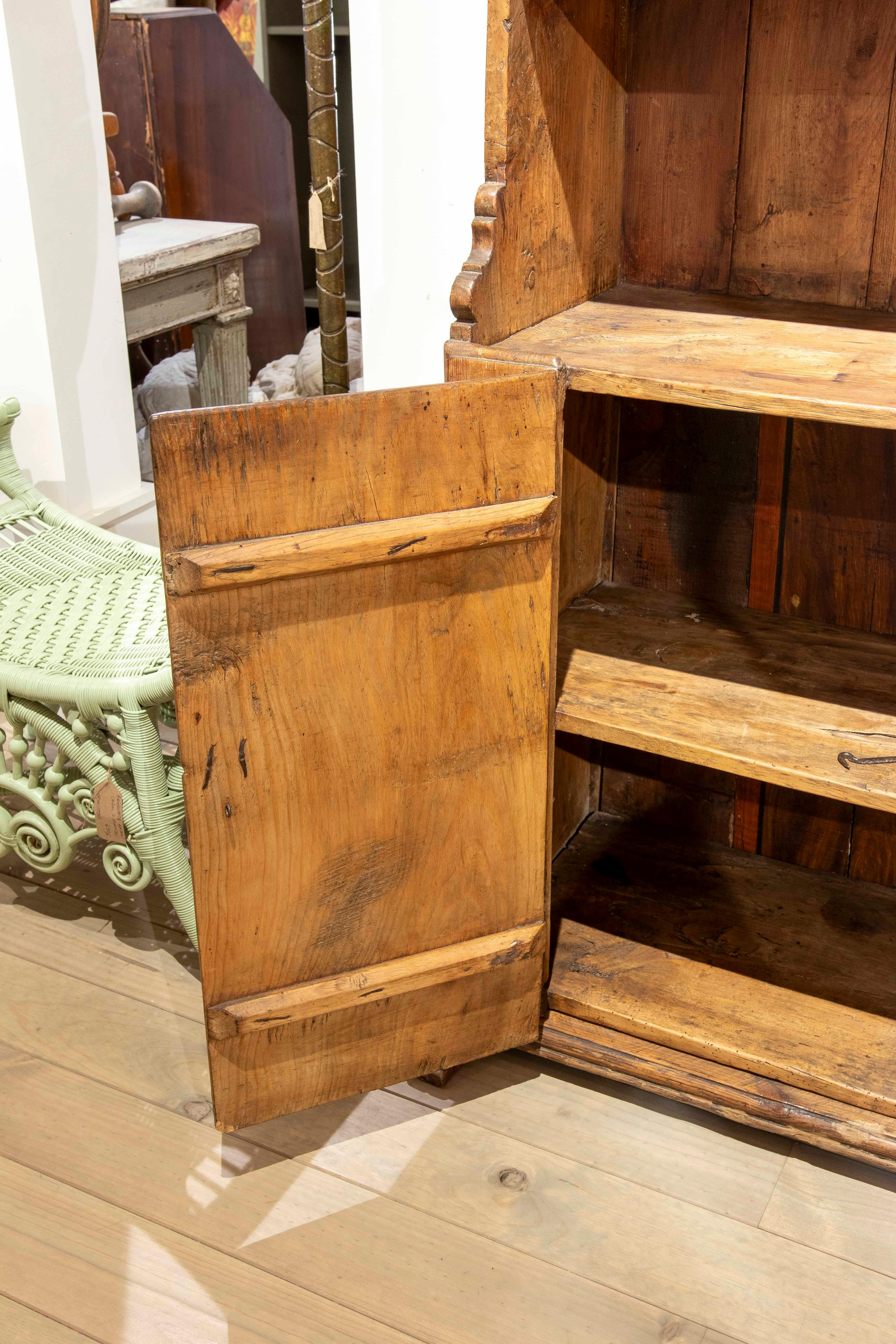Armoire rustique ancienne des années 1850 avec quincaillerie en fer forgé en vente 5