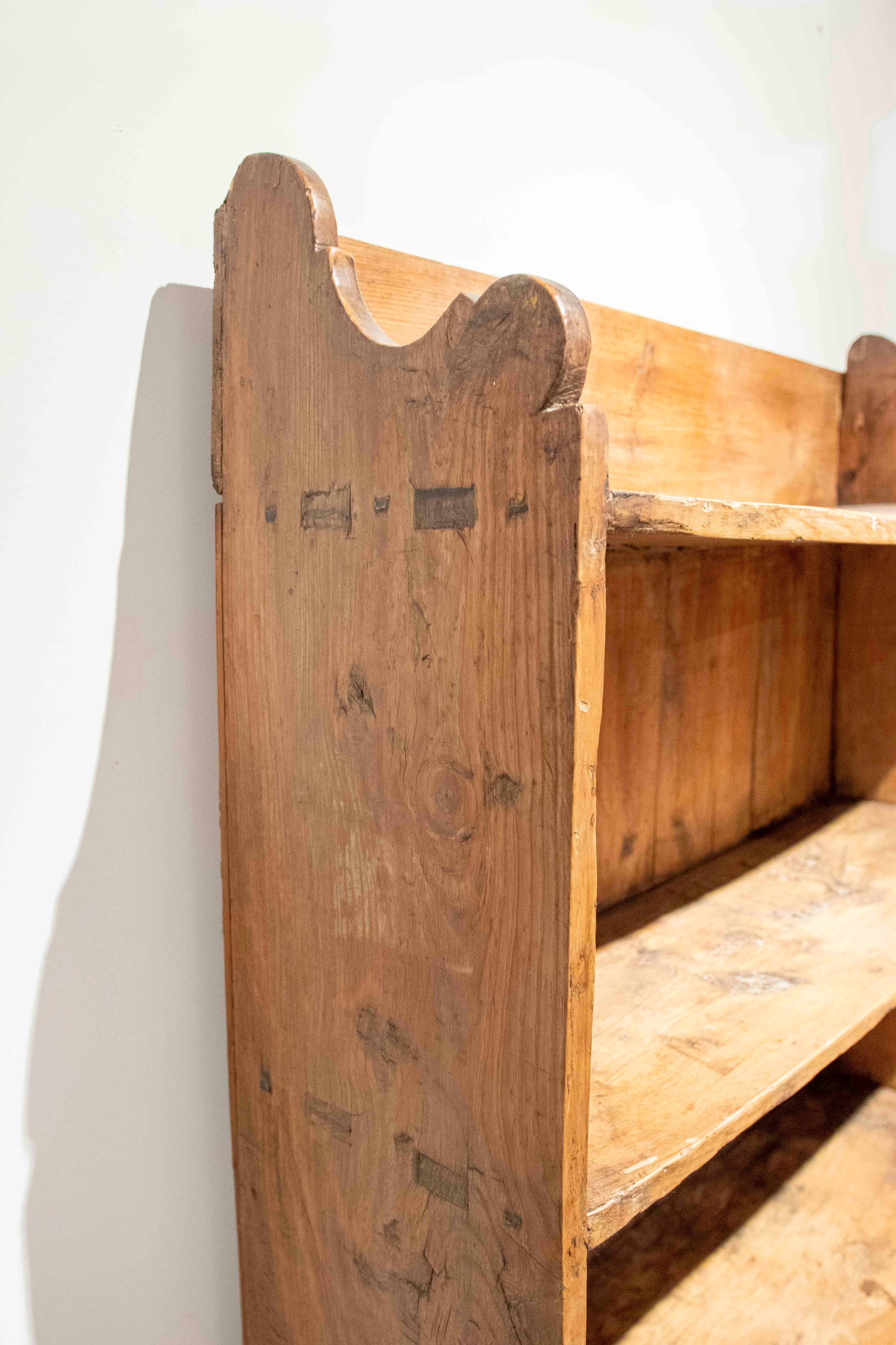 Armoire rustique ancienne des années 1850 avec quincaillerie en fer forgé en vente 10