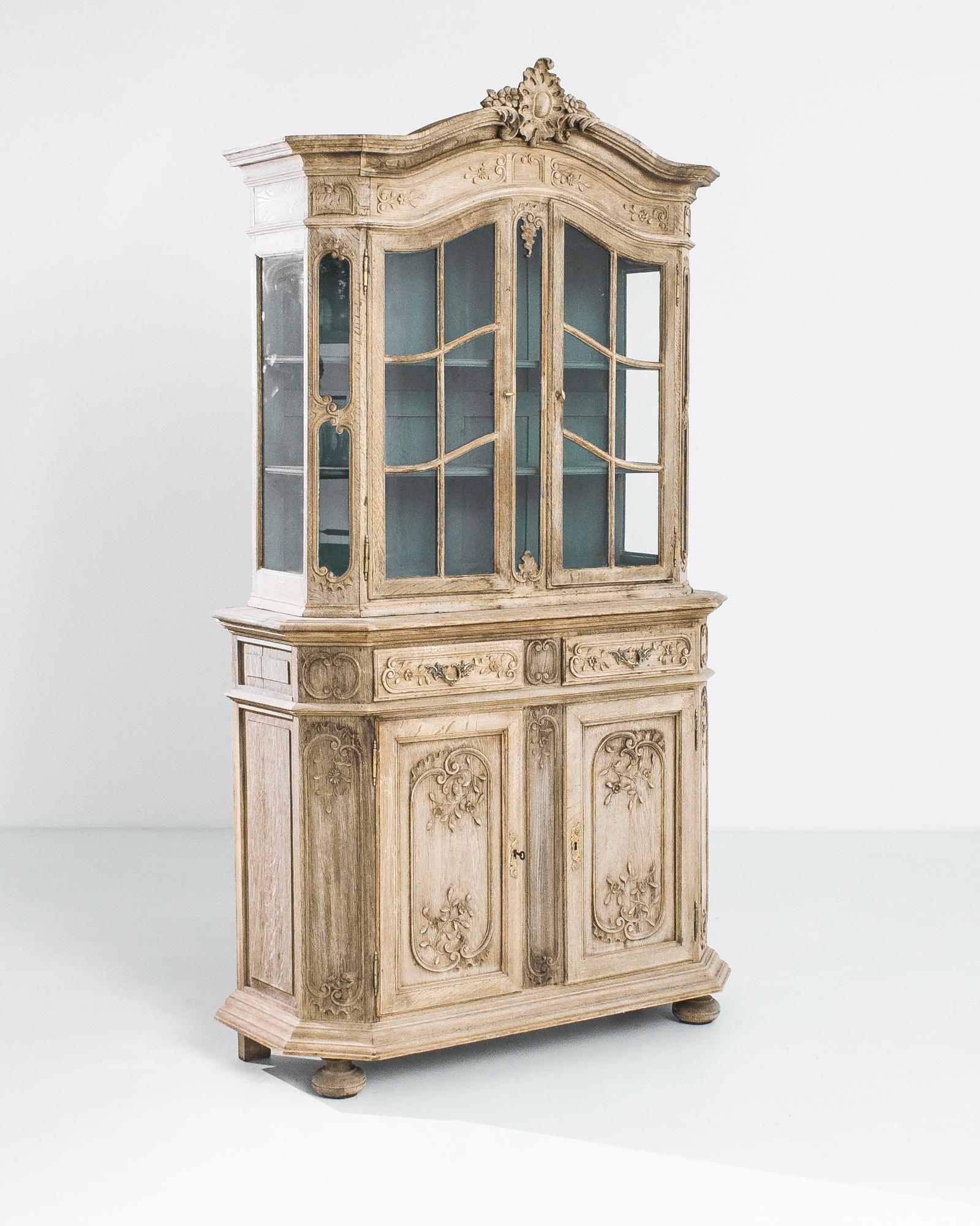 1850s Belgian Rocaille Bleached Oak Vitrine In Good Condition In High Point, NC