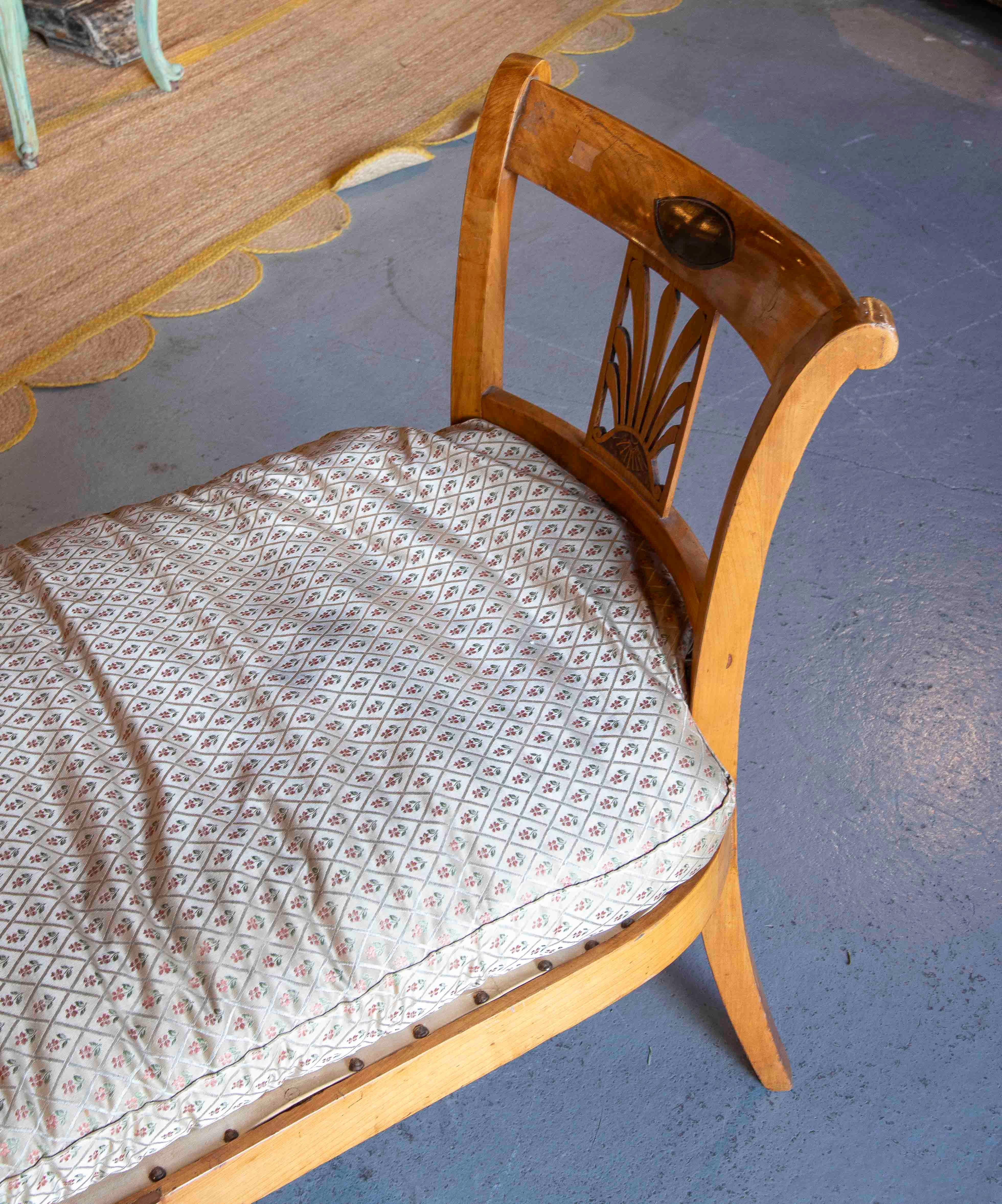 1850s Biedermeier Wooden Bench with Backrest and Upholstered Cushion In Good Condition In Marbella, ES
