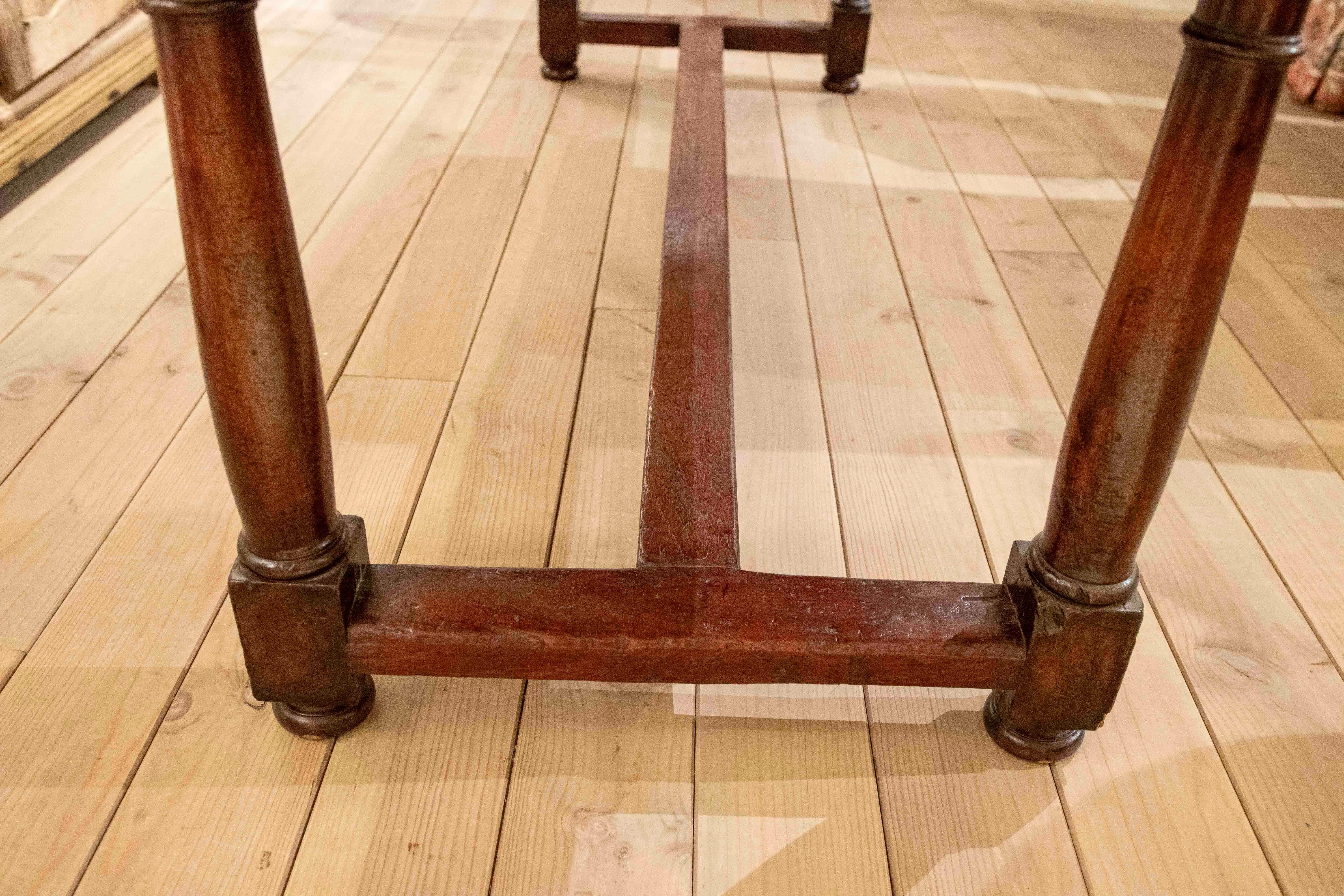 1850s Classic Style Rectangular Dining Table in Solid Wood For Sale 3