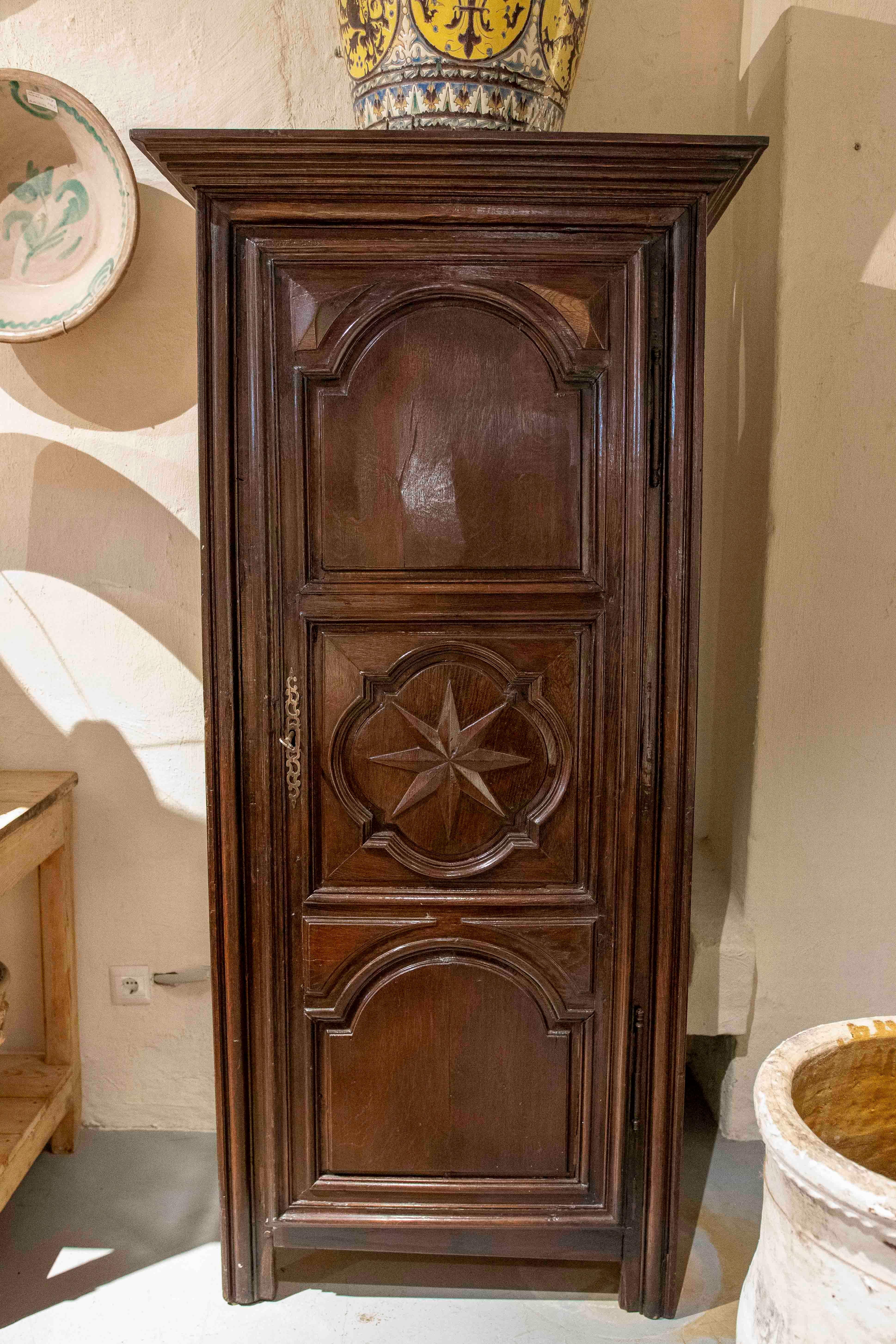 1850s English Narrow Wooden Closet with One Door & Original Hardware. 6