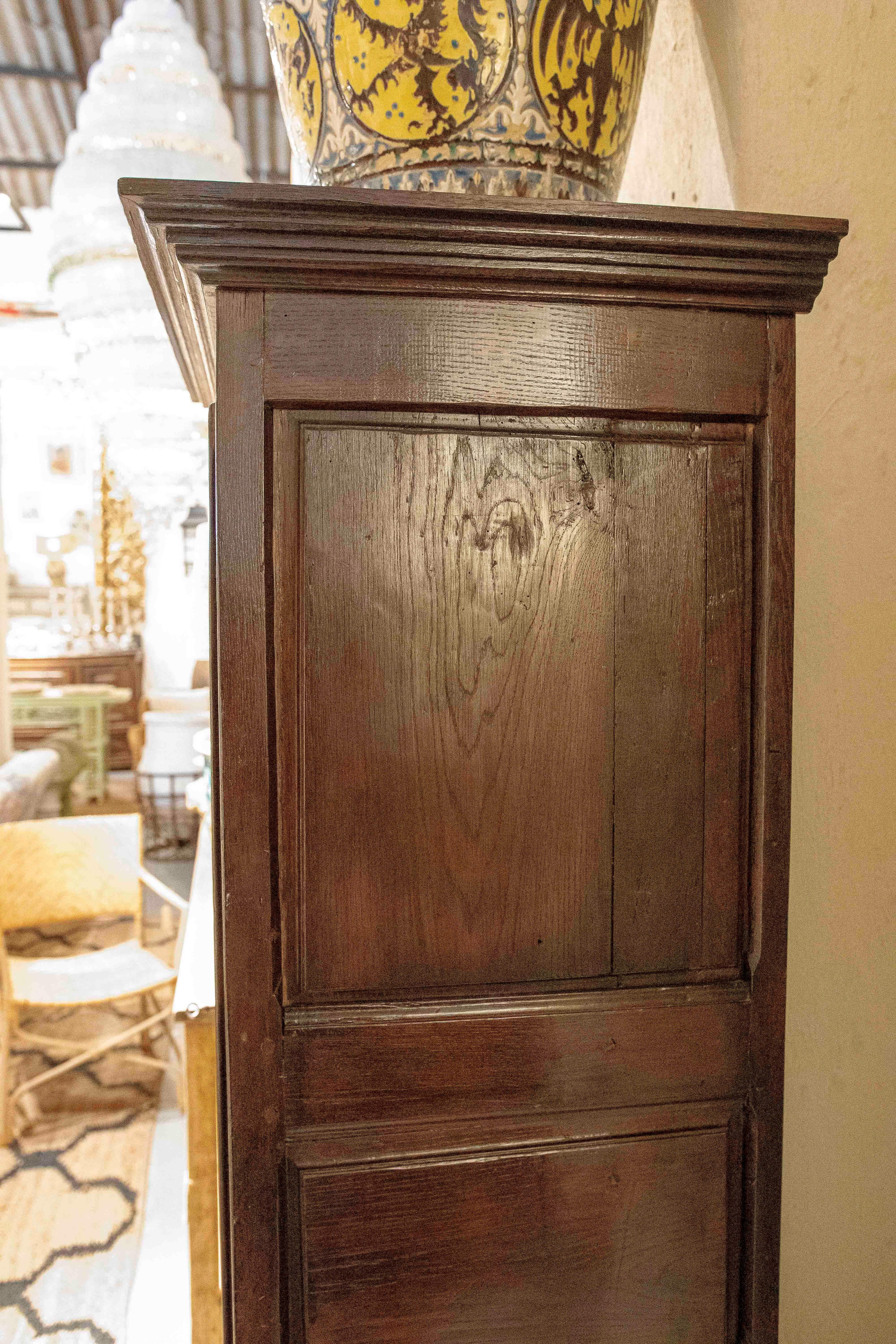 1850s English Narrow Wooden Closet with One Door & Original Hardware. 7