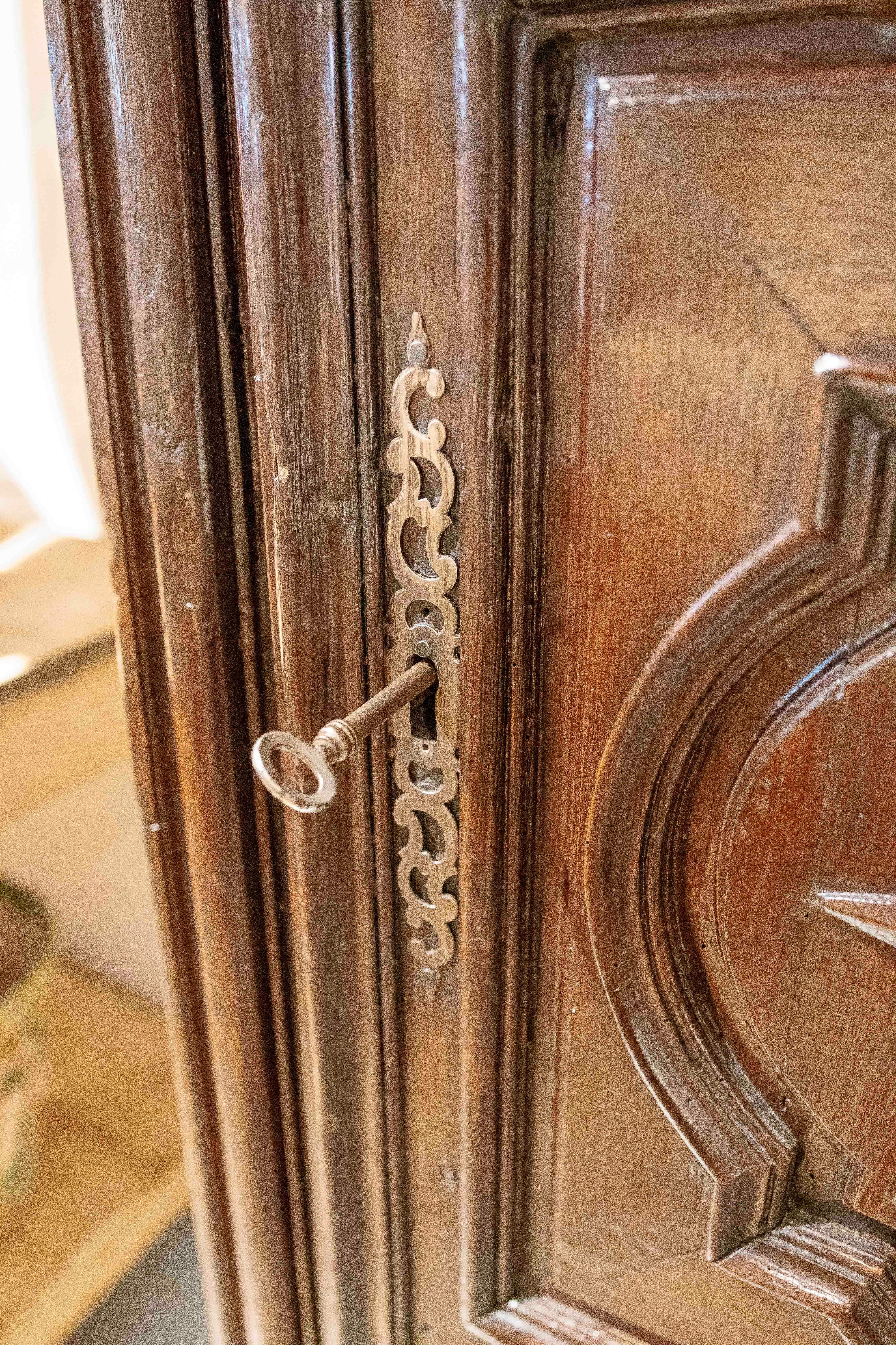 1850s English Narrow Wooden Closet with One Door & Original Hardware. 12