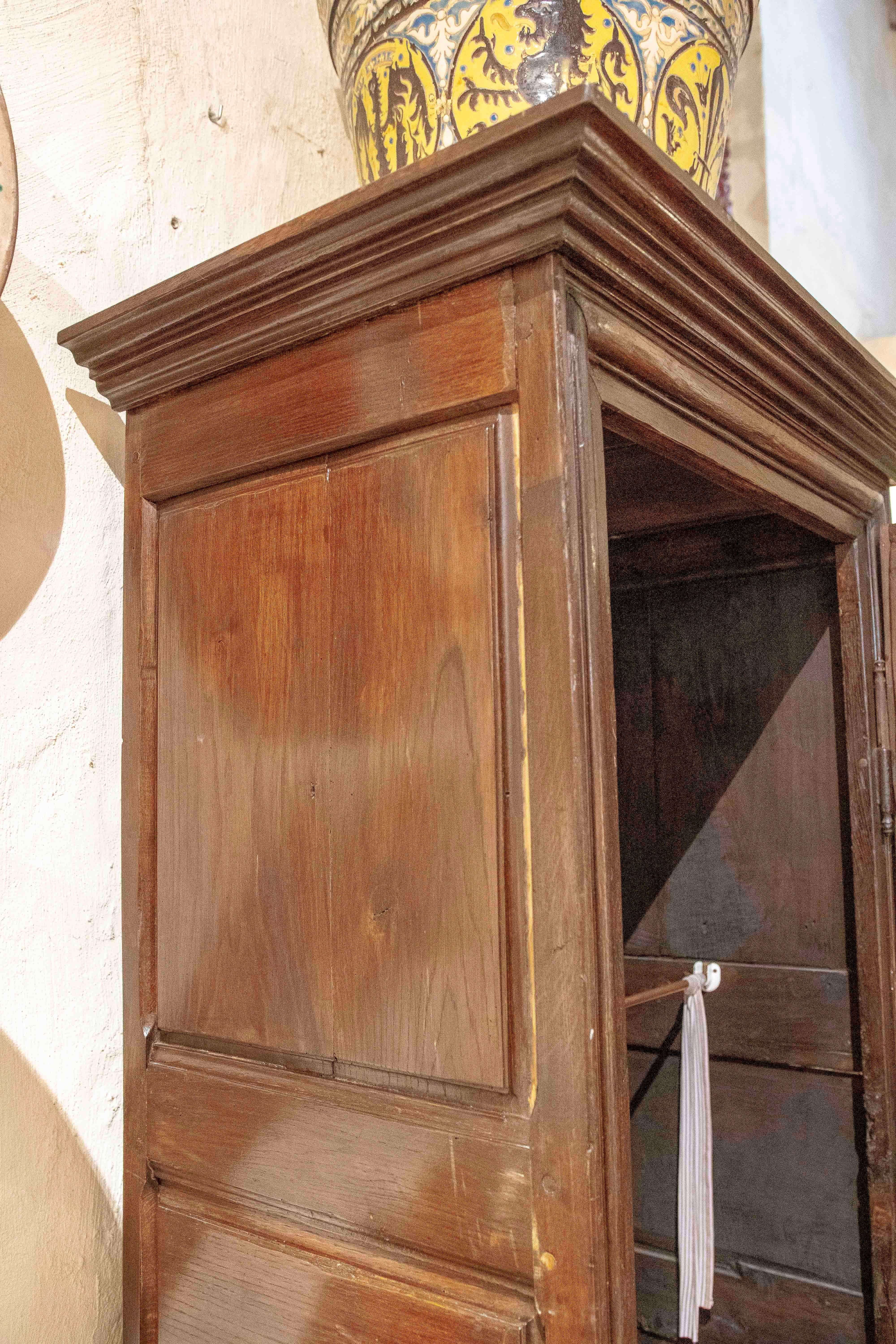 1850s English Narrow Wooden Closet with One Door & Original Hardware. 2