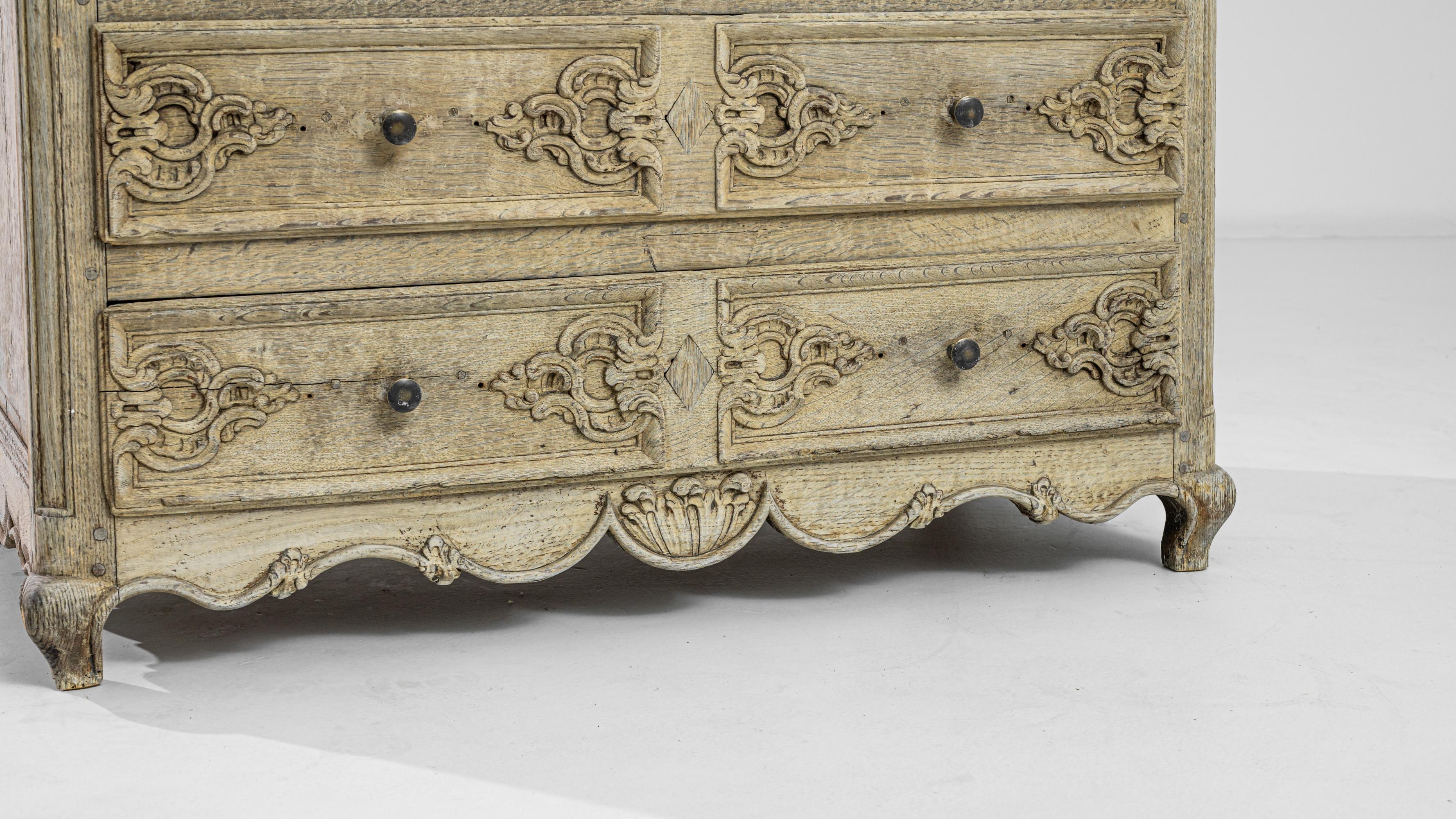 1850s French Bleached Oak Chest of Drawers For Sale 3