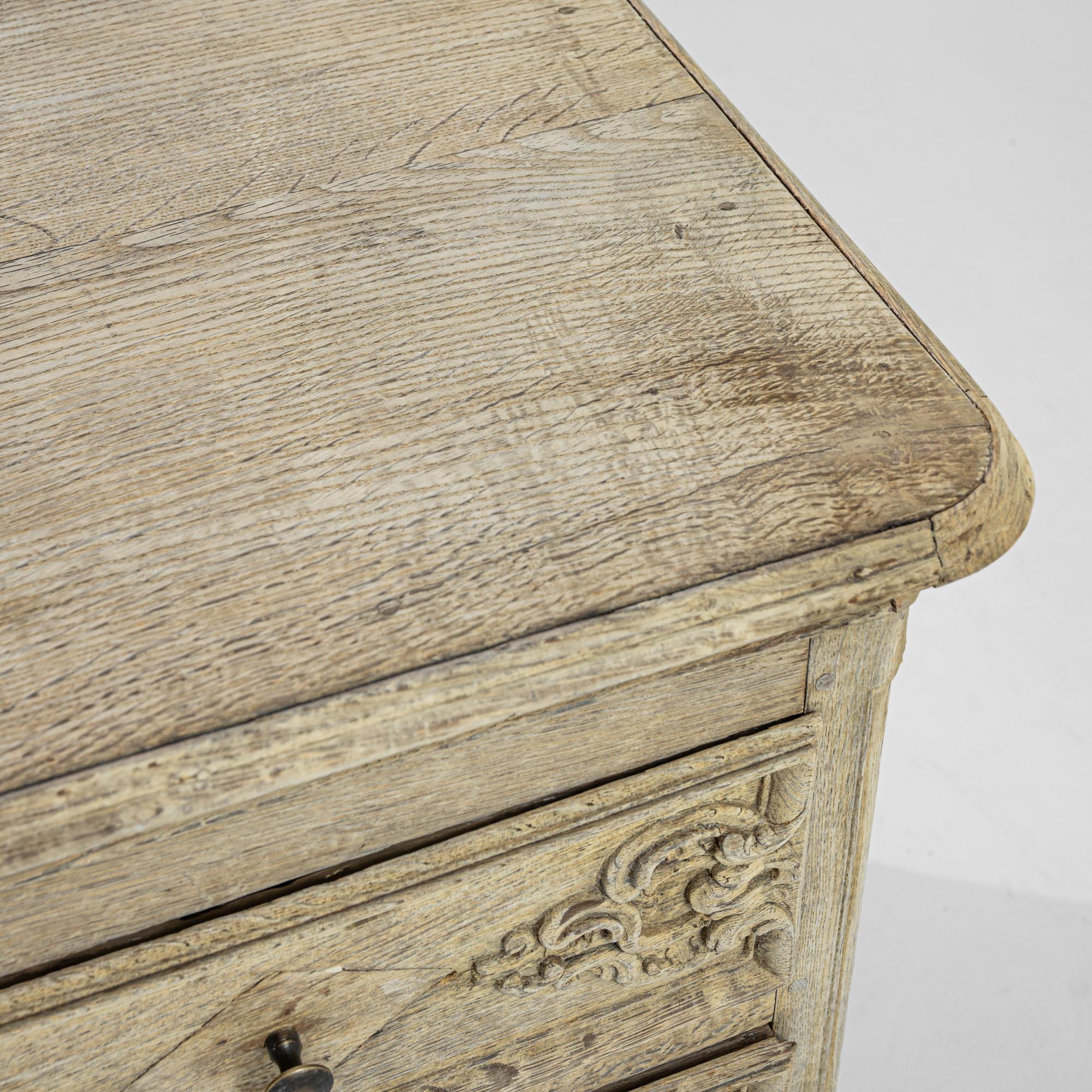 1850s French Bleached Oak Chest of Drawers In Good Condition For Sale In High Point, NC