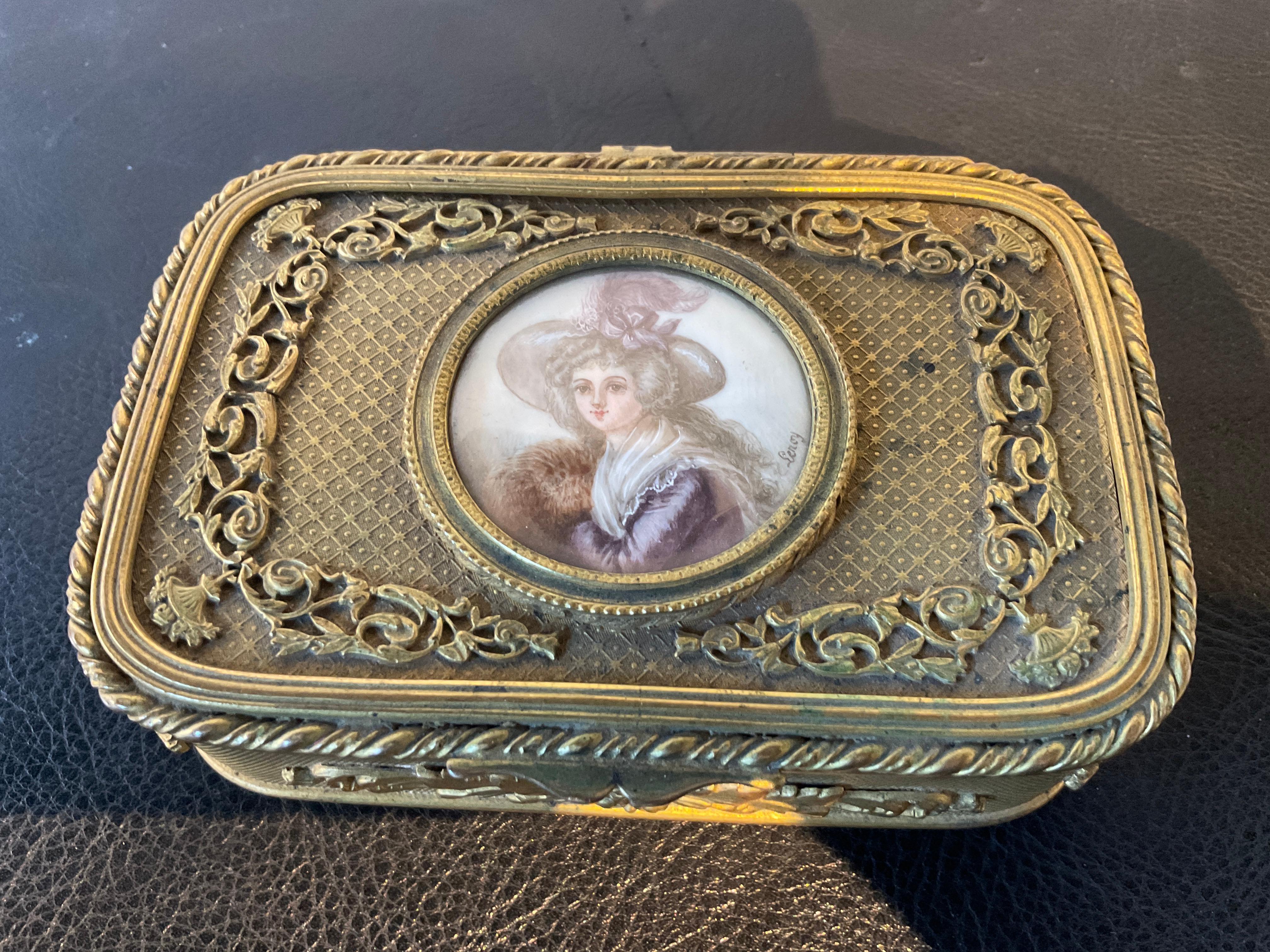 1850s French Bronze Portrait Box In Good Condition For Sale In Tarrytown, NY