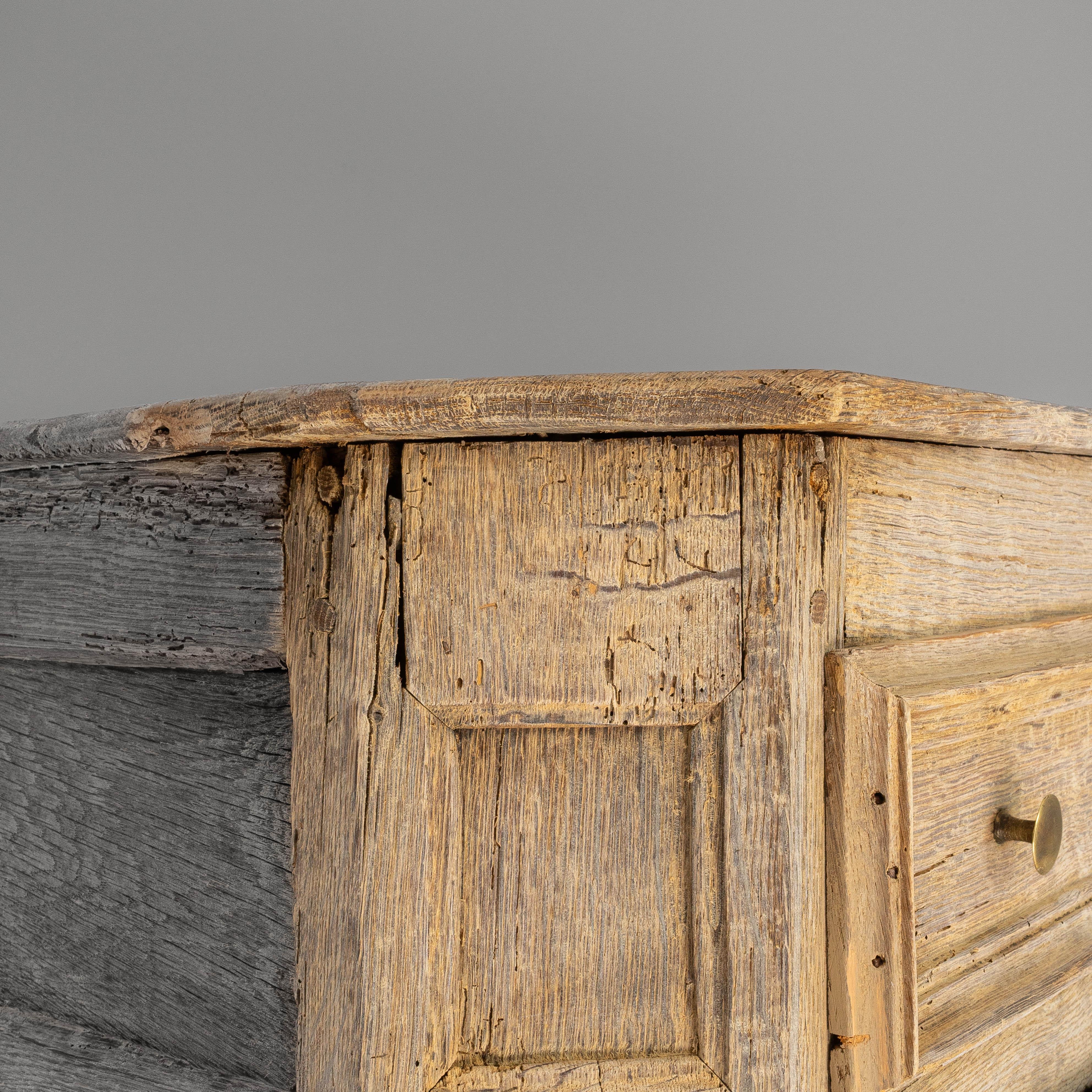 1850s French Provincial Oak Buffet in vendita 8