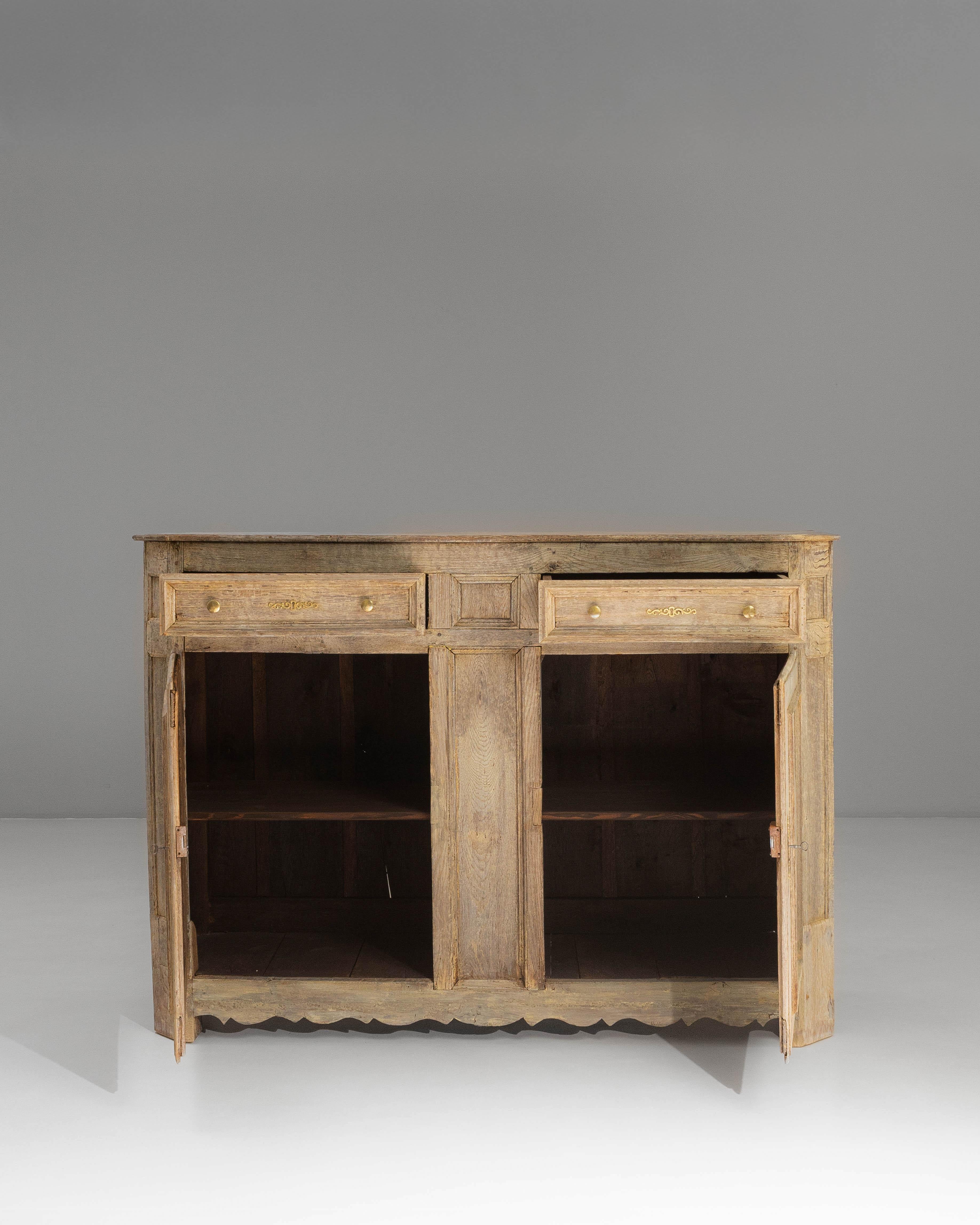 Stile provenzale 1850s French Provincial Oak Buffet in vendita